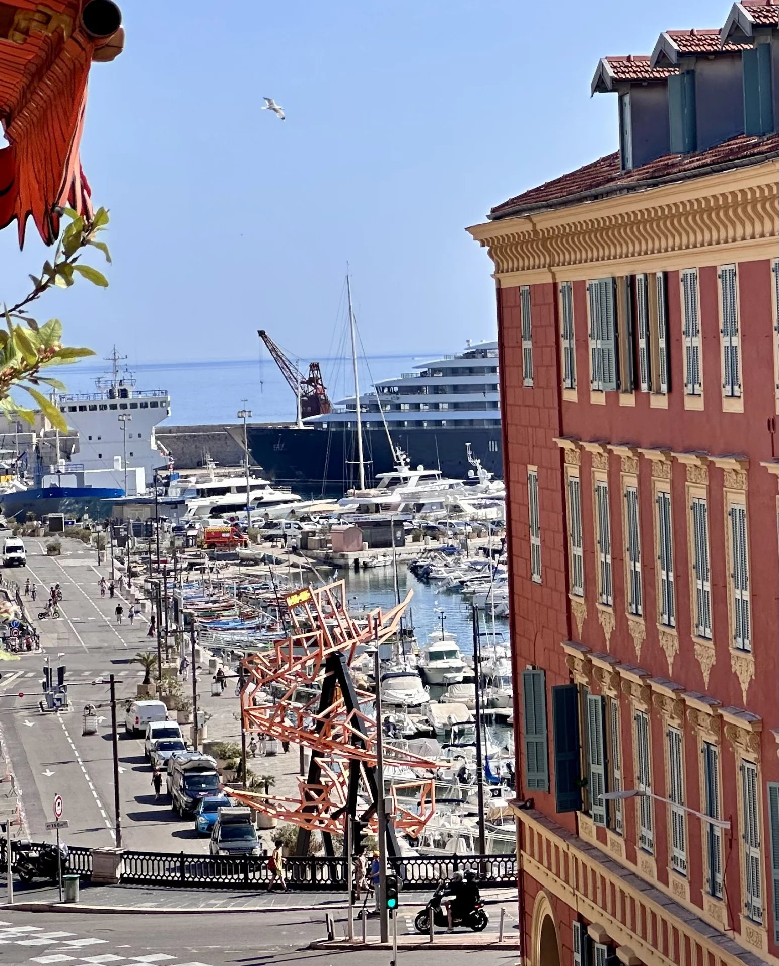 LE PORT - 2 PIECES ou POSSIBILITE 3 PIECES - TERRASSE - VUE