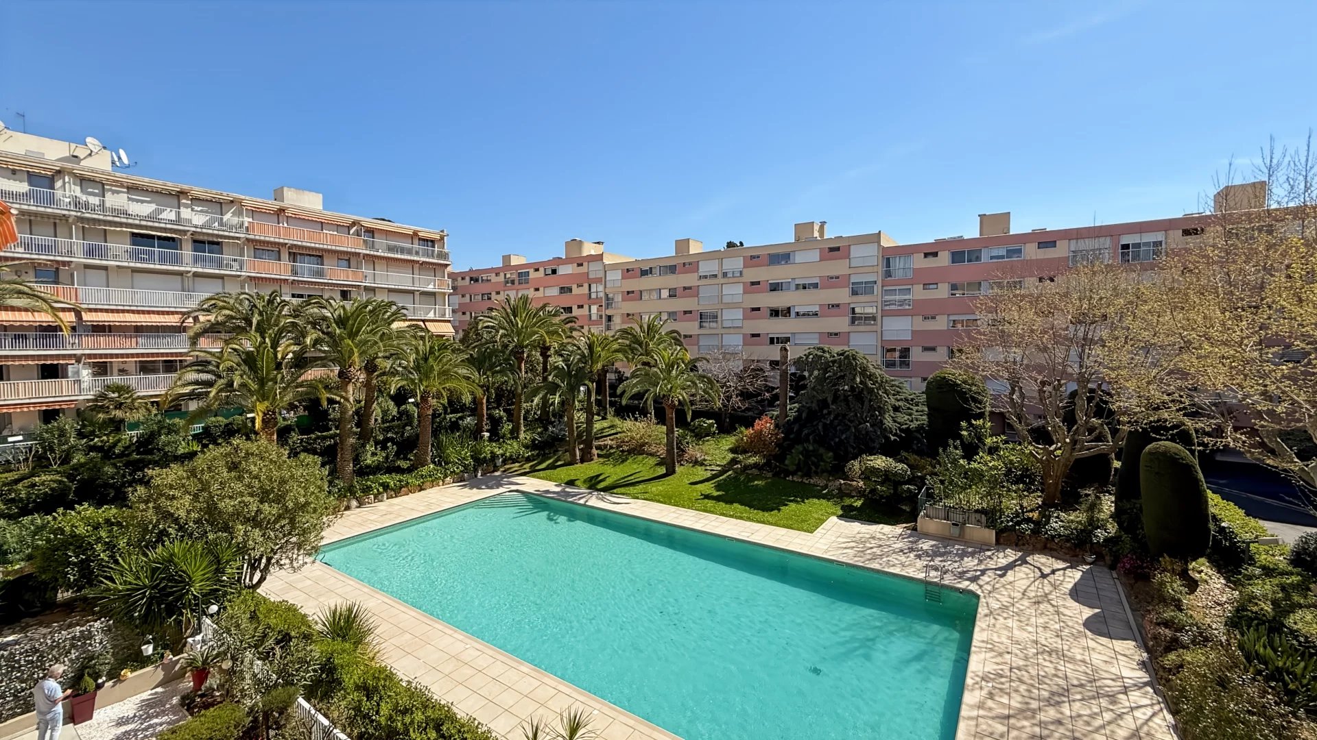 Vallauris / Golfe-Juan – Superbe 2 pièces rénové dans résidence avec piscine