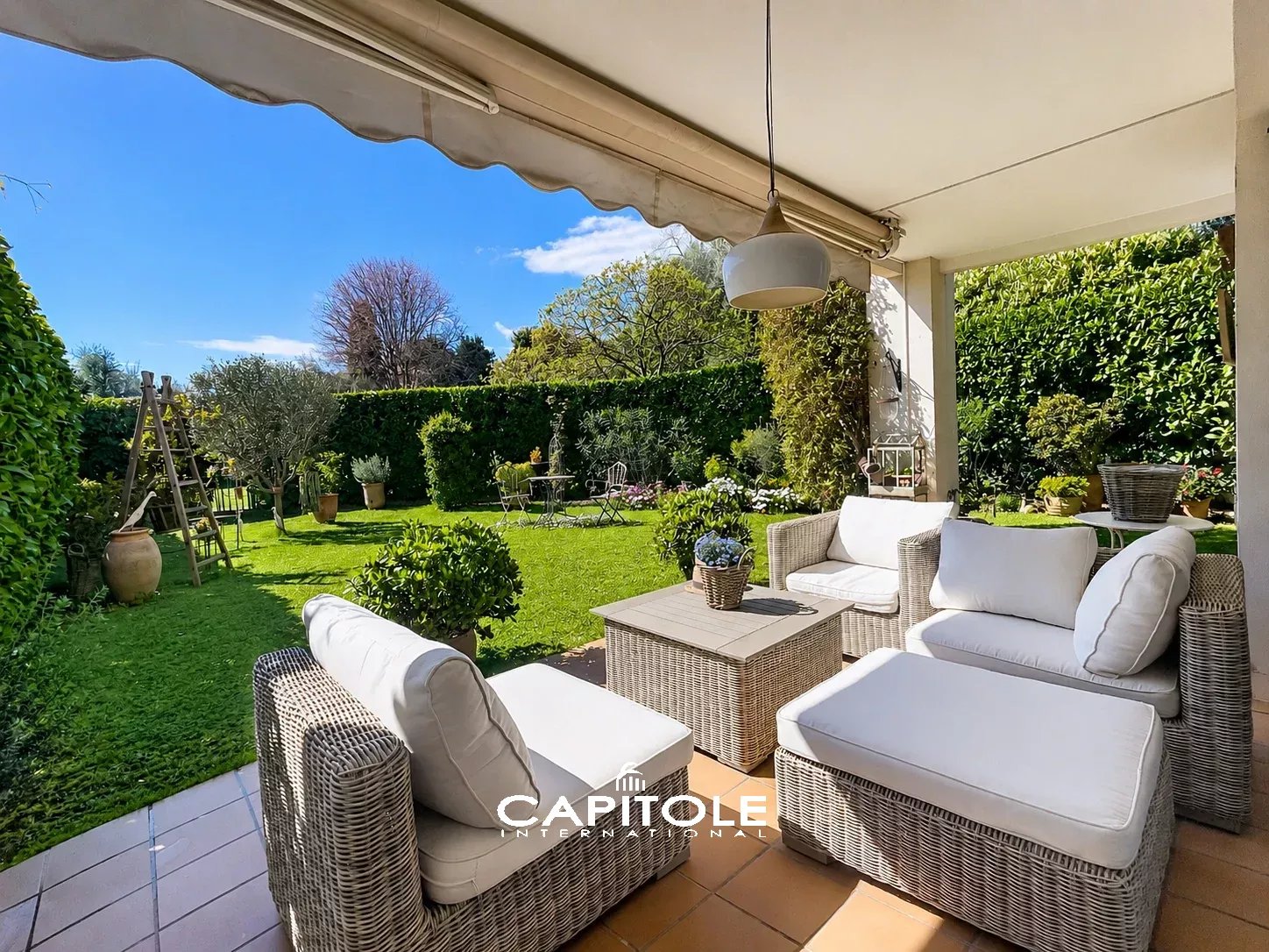 ANTIBES – Élégant 3 pièces d’angle en rez-de-jardin au sein d’une résidence d’exception