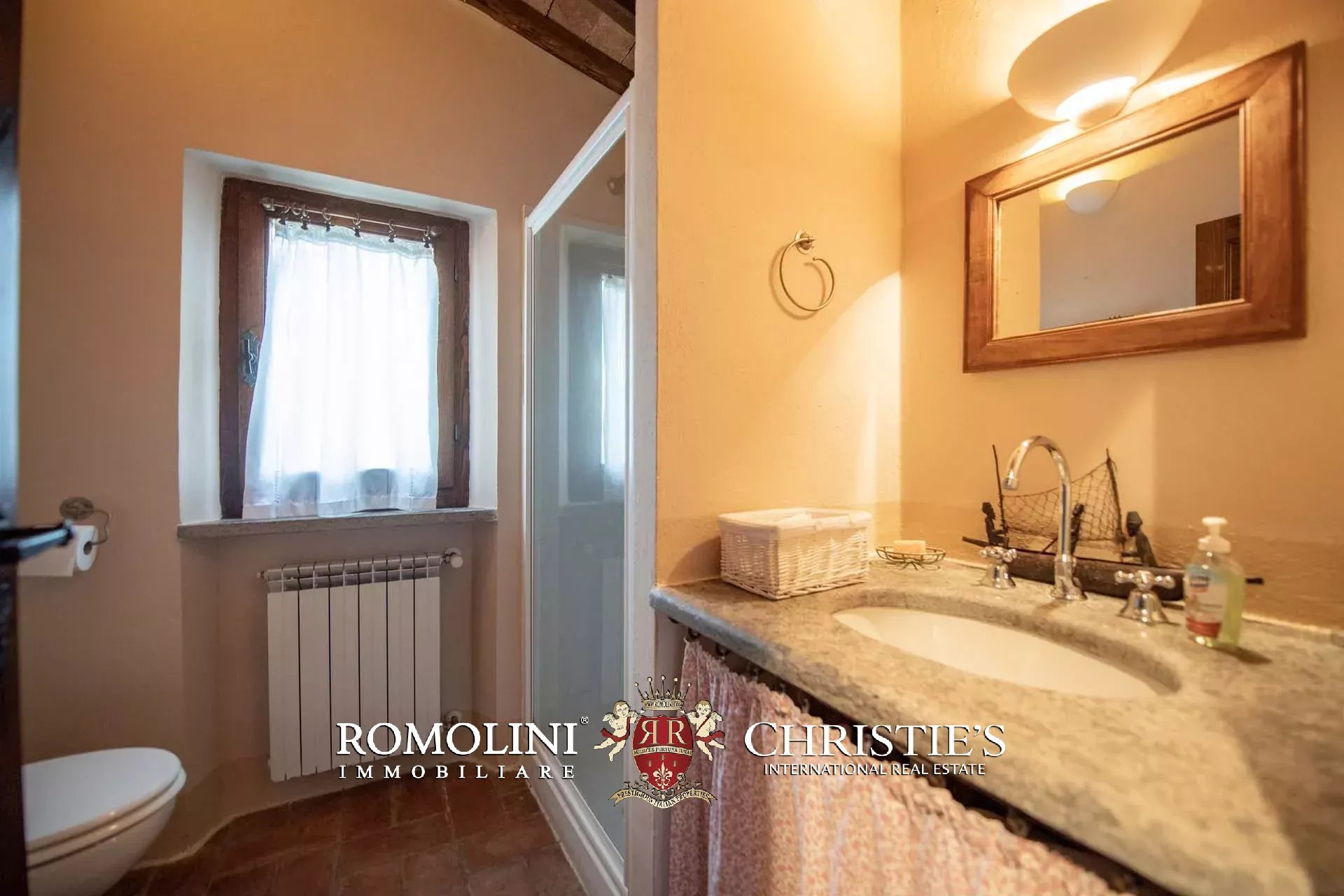 6 Bedroom Villa/Townhouse's Image 27