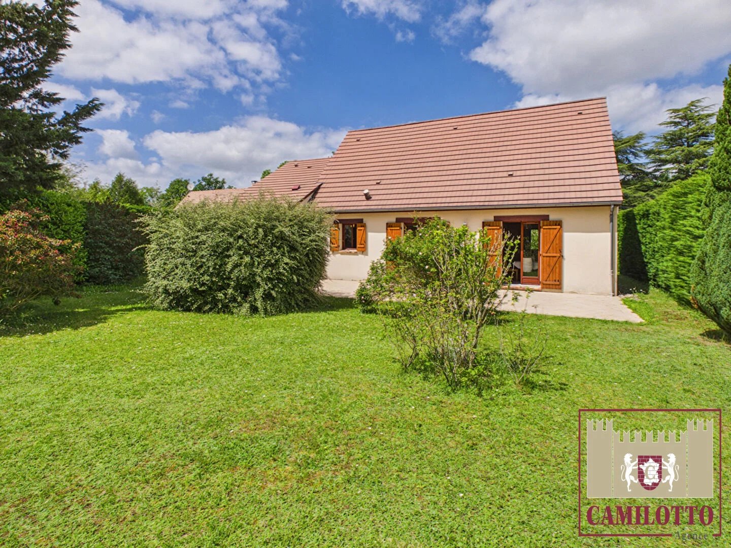 Proche HOUDAN. Maison 3 chambres 1500 m² de terrain.