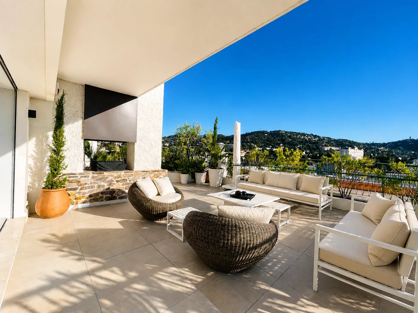 EXCLUSIVITE: A 15 minutes à pied du centre ville, découvrez cette villa toit d'exception