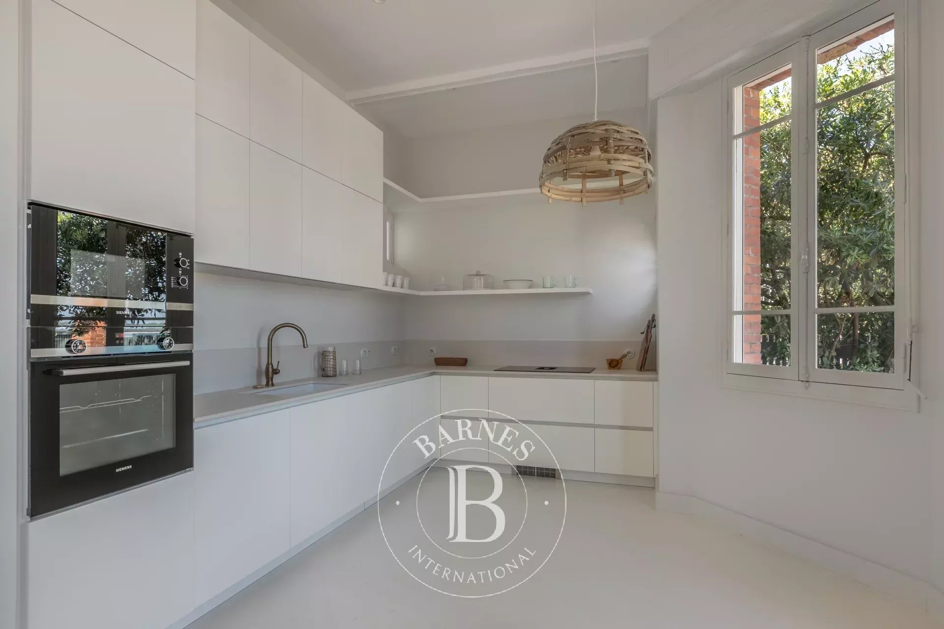 SUMPTUOUS FRONT-LINE VILLA IN CAP FERRET VILLAGE - picture 9 title=
