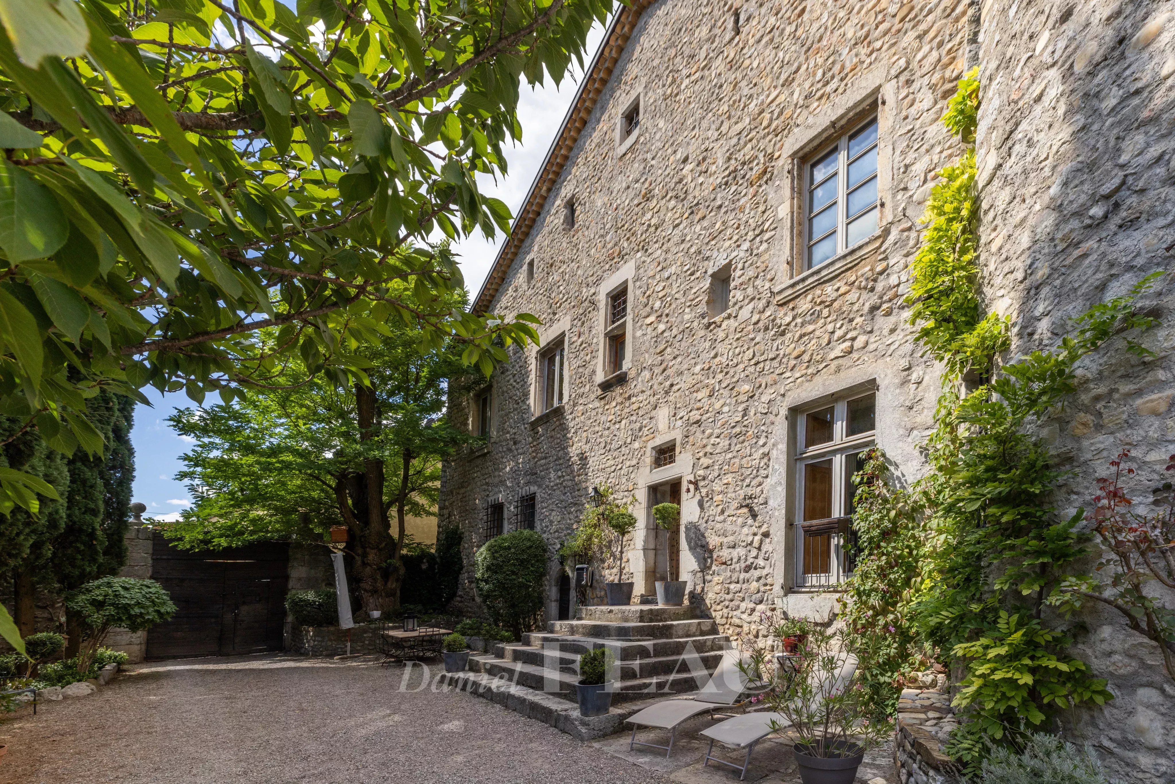 Aspres sur Buech – A  15th century château with annexes