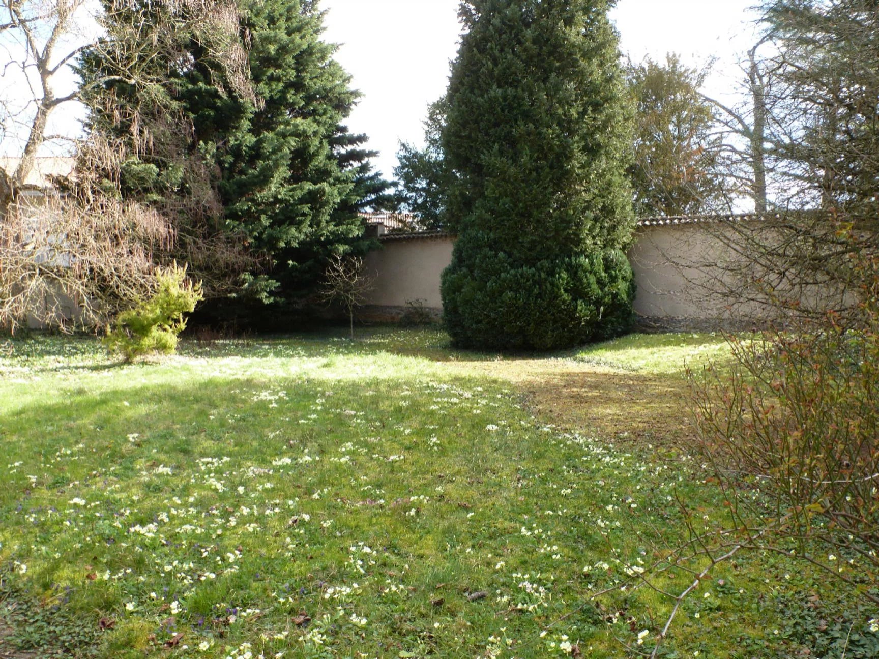 MAISON DE PLAIN PIED CENTRE ECULLY
