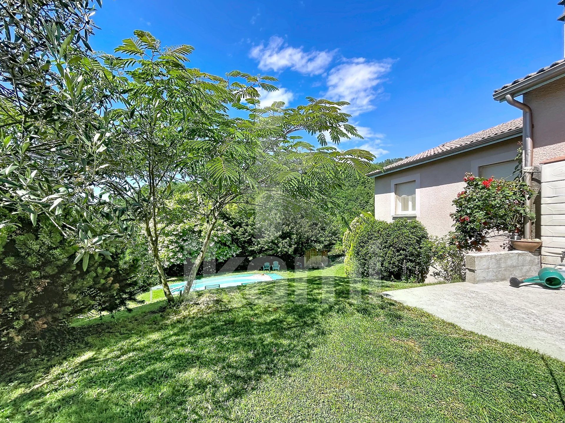 MAISON T5 130 m2 SOUS-SOL PISCINE