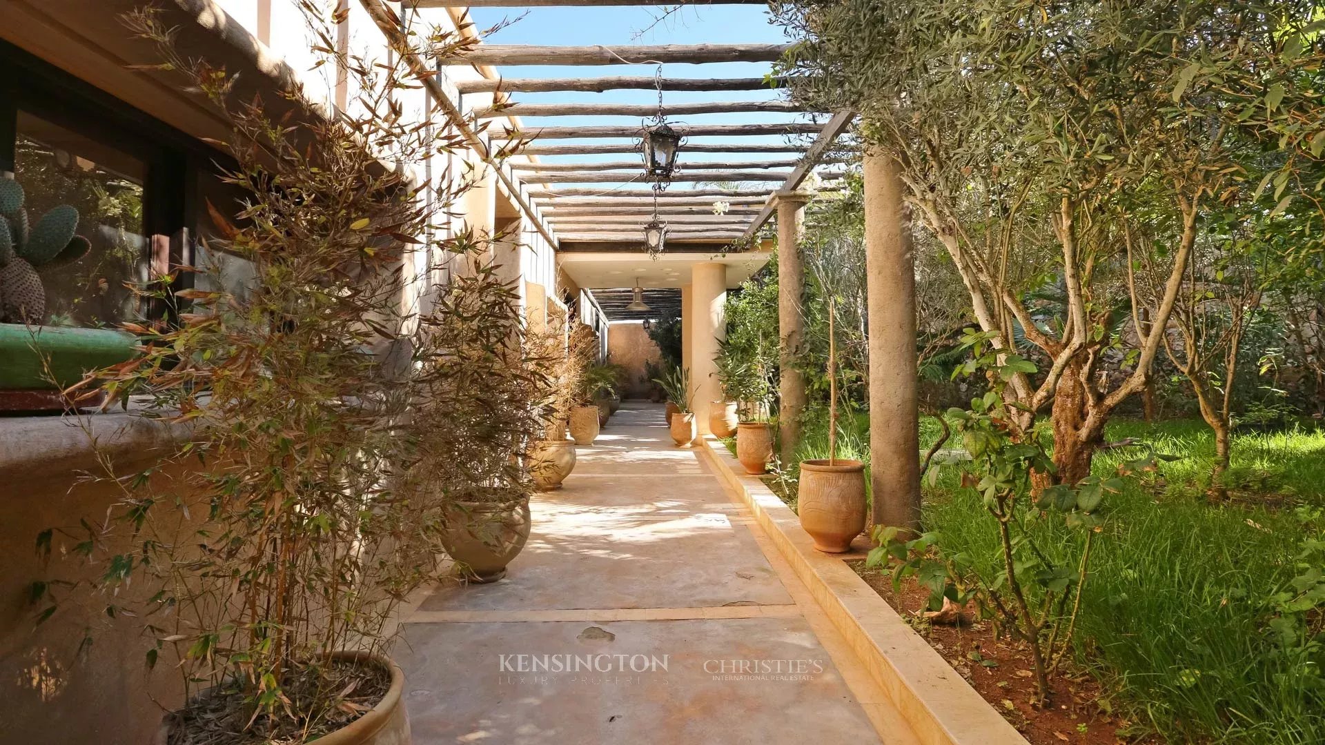 6 Bedroom Villa/Townhouse's Image 16