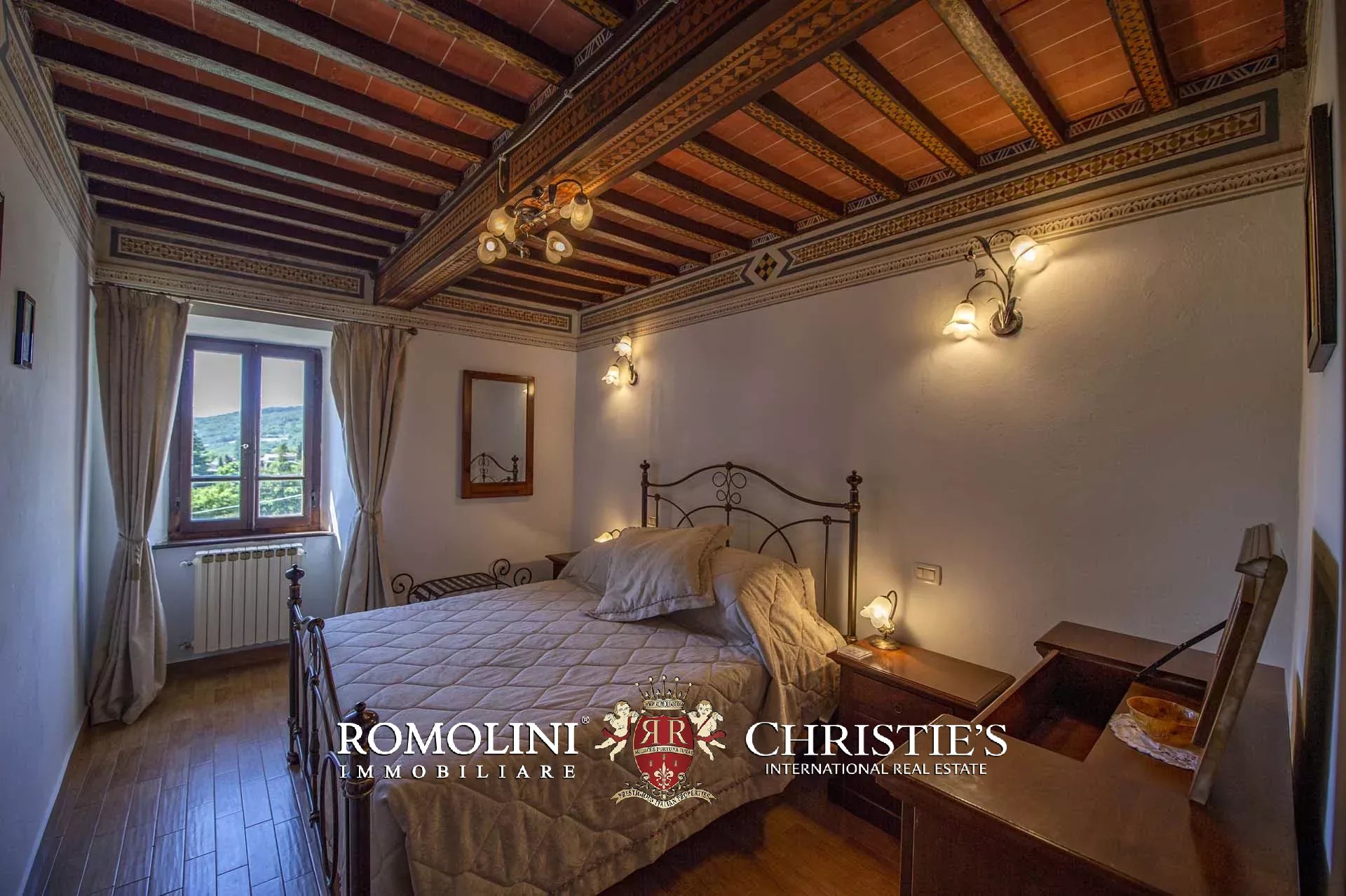 MANOR HOUSE FOR SALE IN CAPRESE MICHELANGELO, TUSCANY