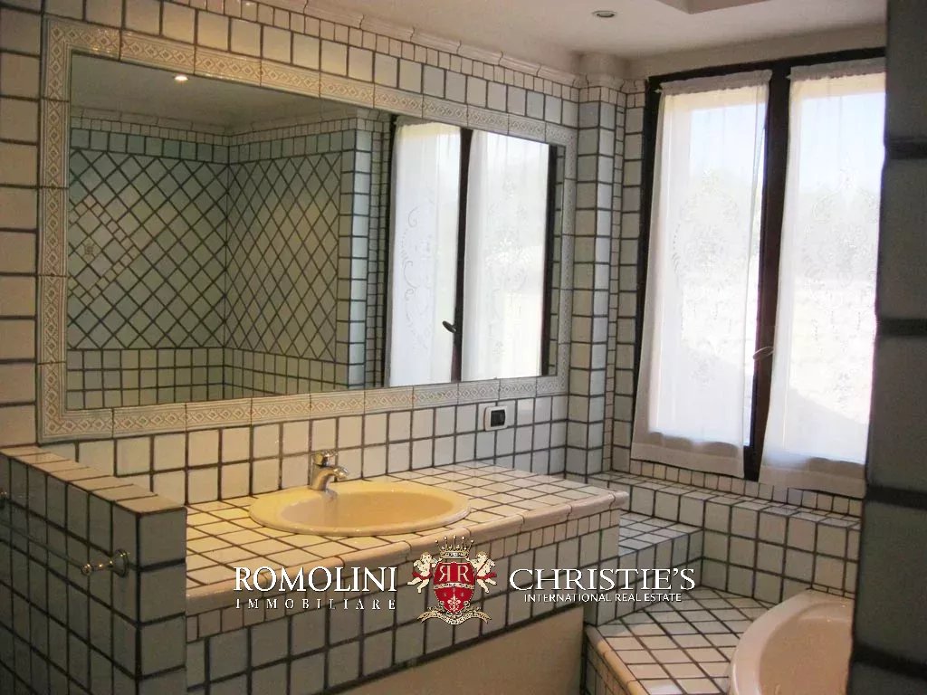 7 Bedroom Vineyard's Image 14