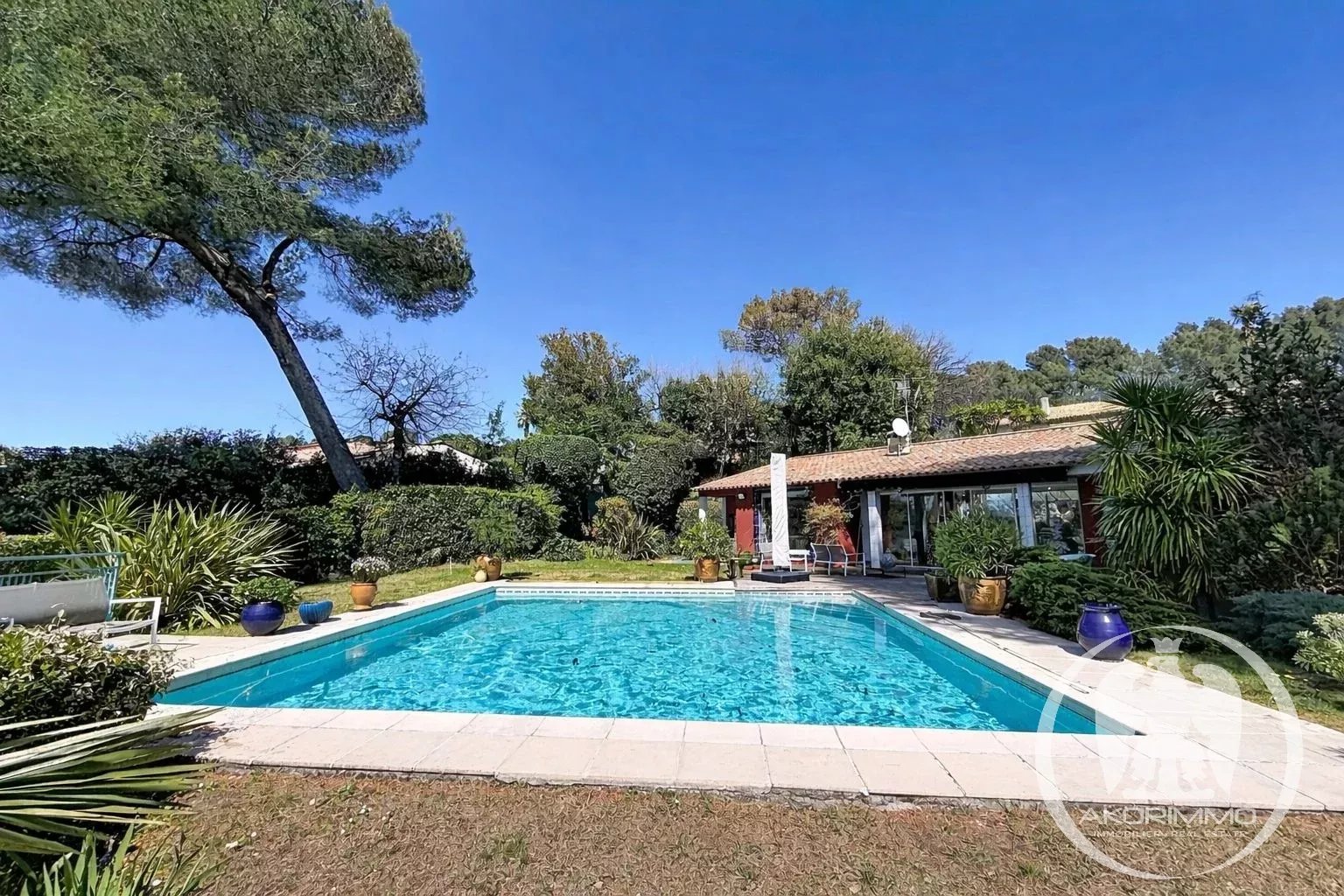 <span class='fw-semibold text-nowrap'>Huis</span>  - <span class='text-nowrap'>4 kamers</span>  - <span class='text-nowrap'>227.0 m²</span> - <span class='text-nowrap'> <span c