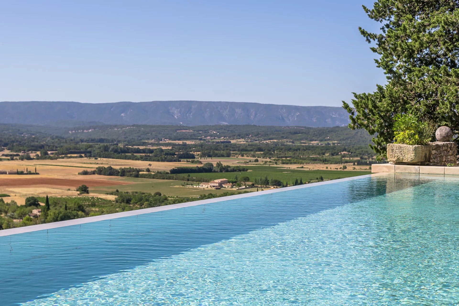 PROPRIETE EXCEPTIONNELLE COMMANDERIE DES TEMPLIERS DU XIIÈME SIÈCLE ENTIÈREMENT RÉNOVÉE