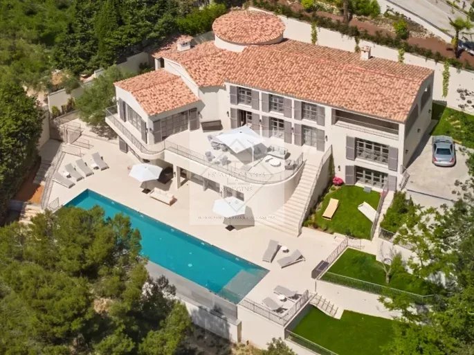 Villa Provençale Contemporaine d’Exception avec Vue Panoramique Mer – Cannes