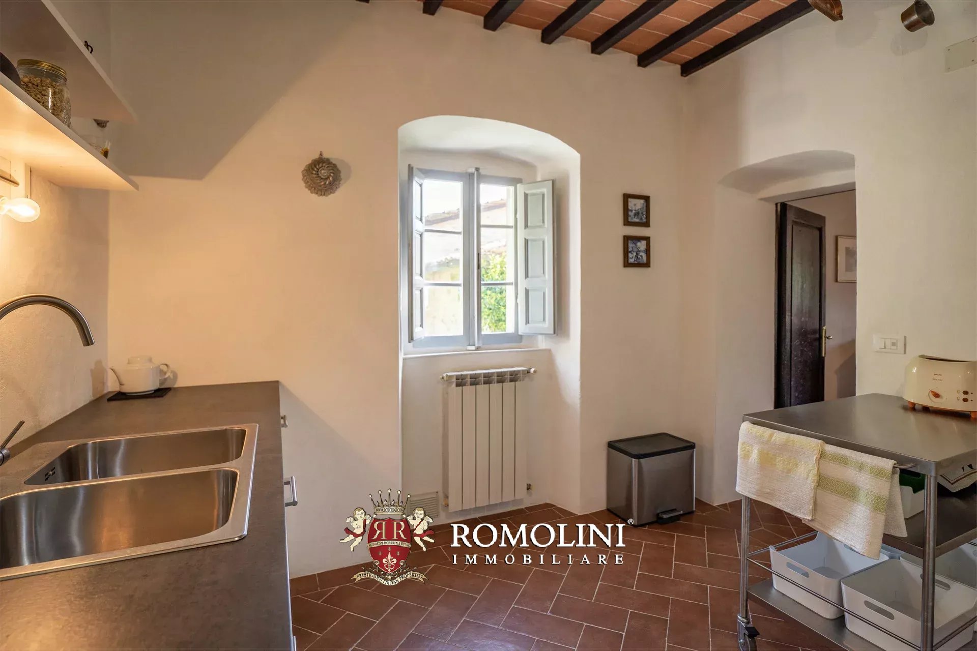 6 Bedroom Villa/Townhouse's Image 45