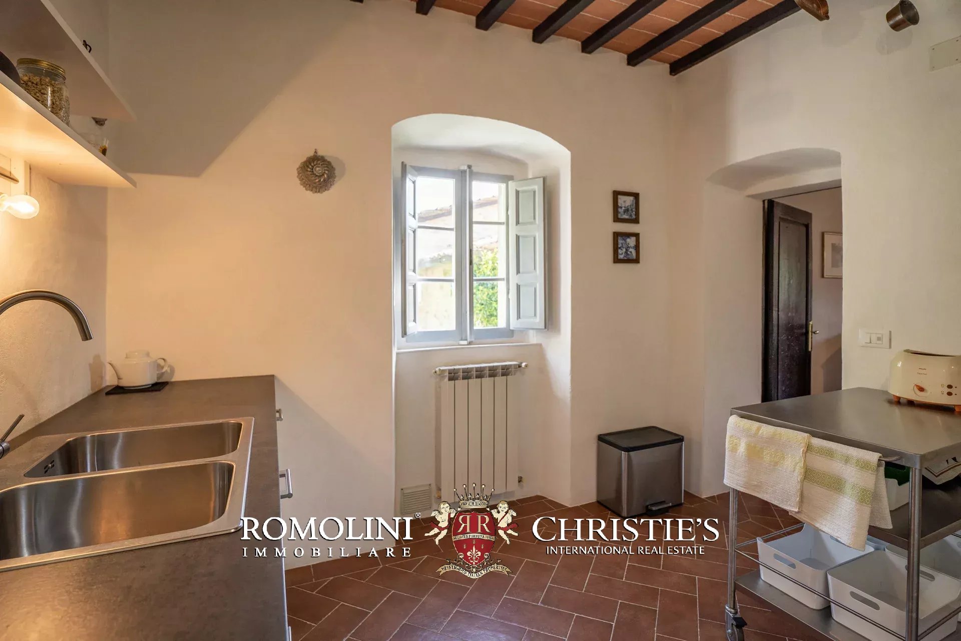 6 Bedroom Villa/Townhouse's Image 44