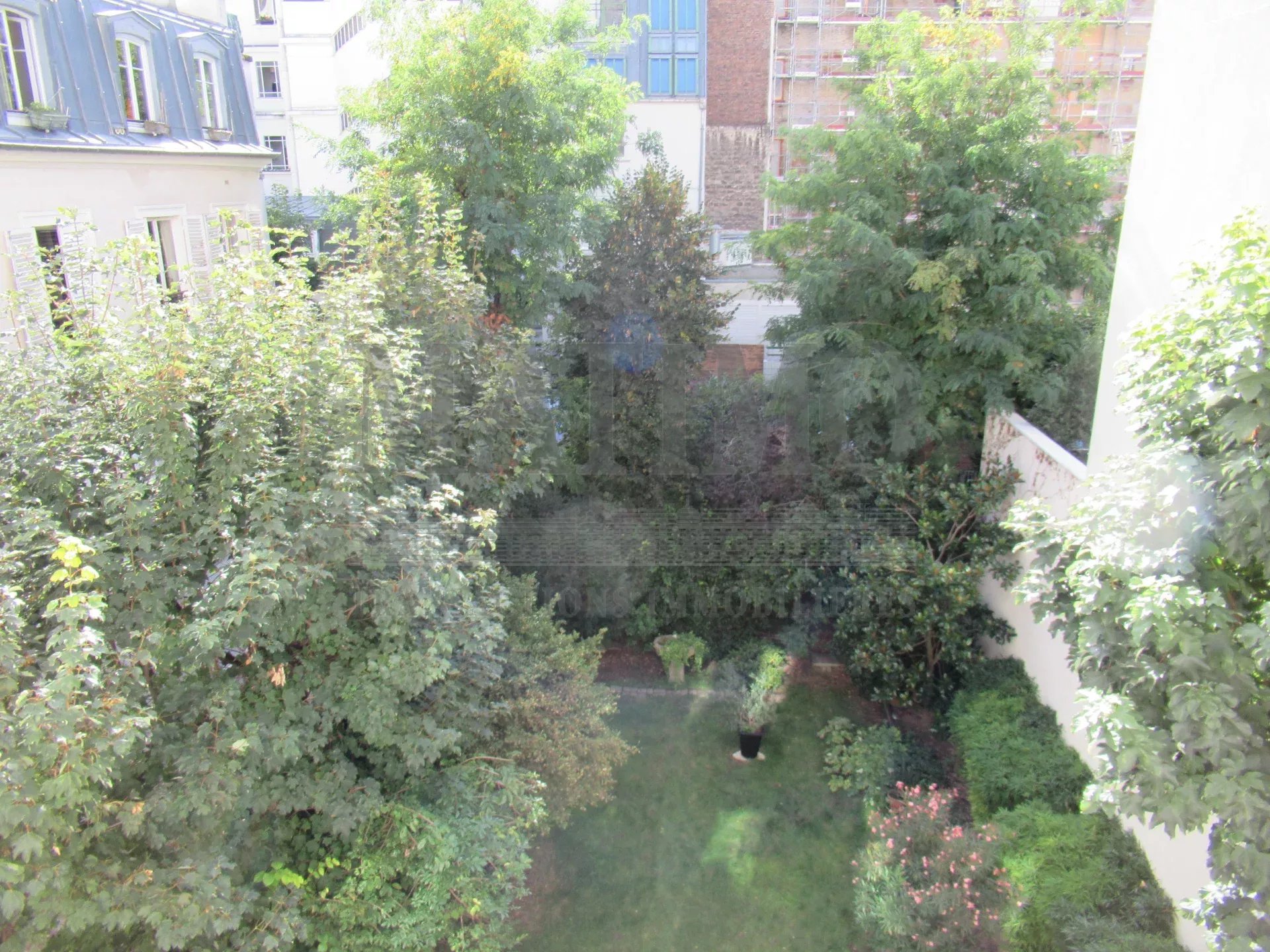 PARIS XVIÈME - PROCHE RUE PASSY