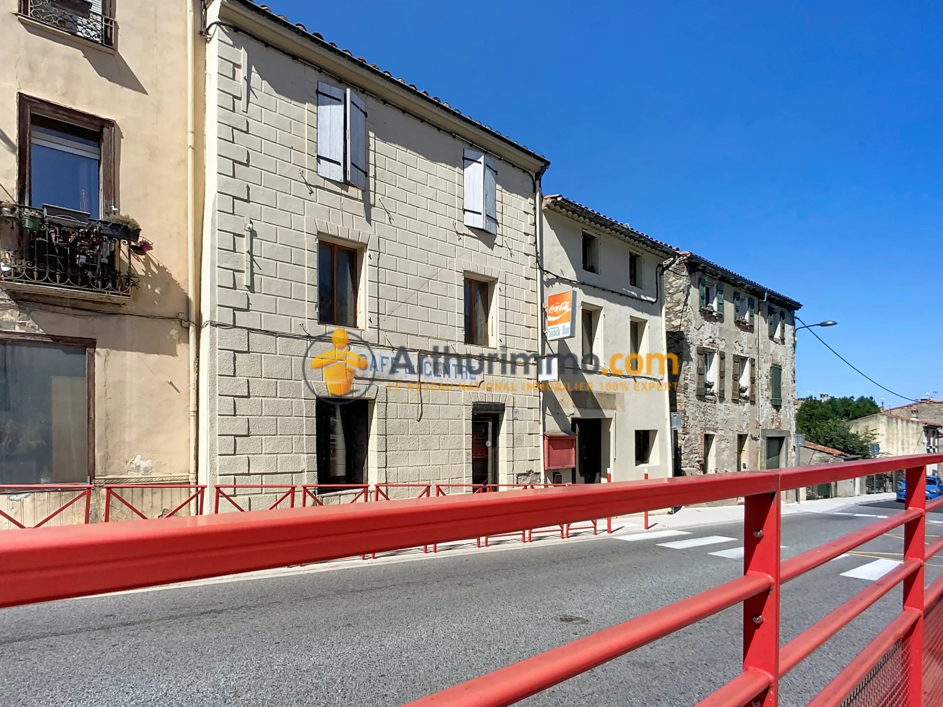 Immeuble spacieux de 275 m² à Ria-Sirach