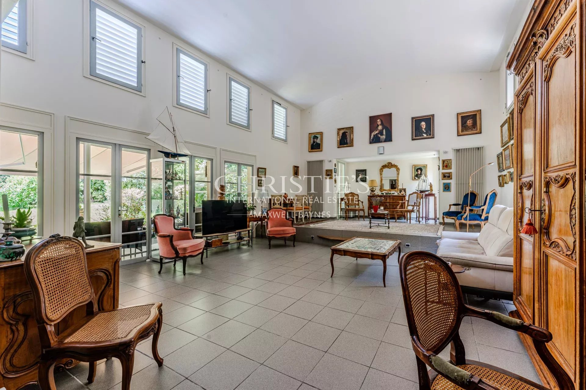 5 Bedroom Villa/Townhouse's Image 4