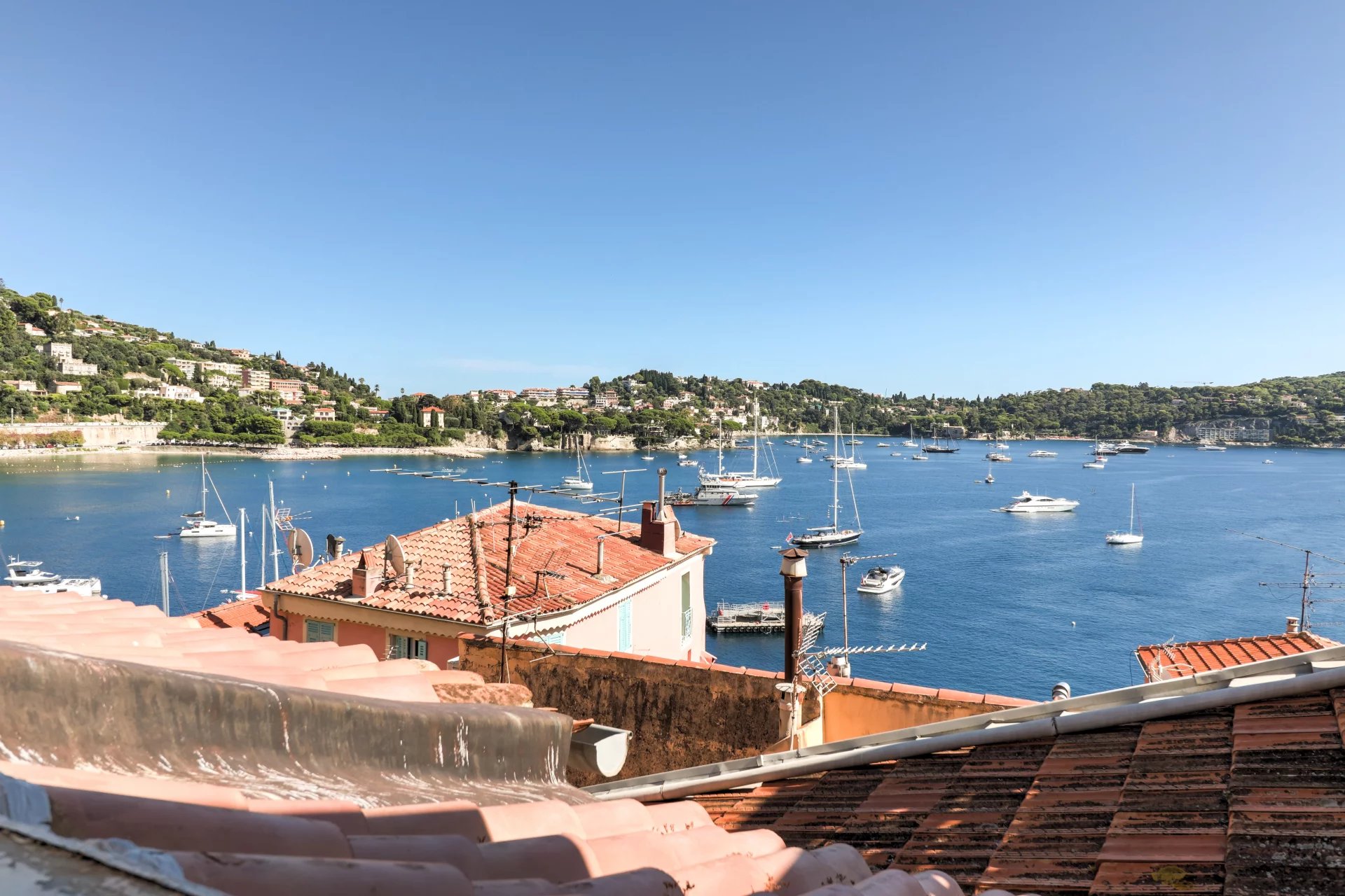 VILLEFRANCHE SUR MER - OLD TOWN - 2-ROOM FLAT