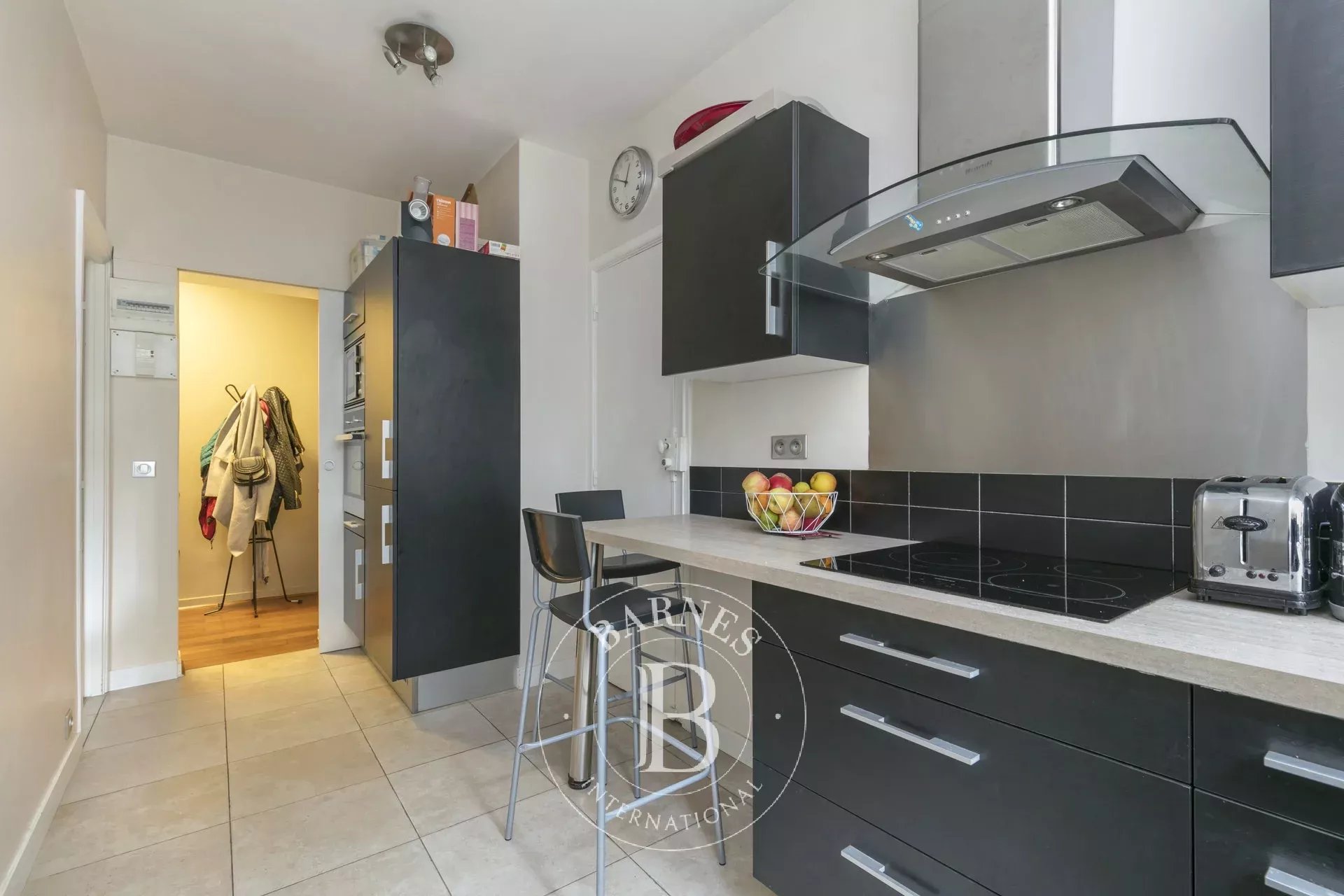 NEUILLY - MAIRIE MERMOZ - 3-BEDROOM APARTMENT - picture 6