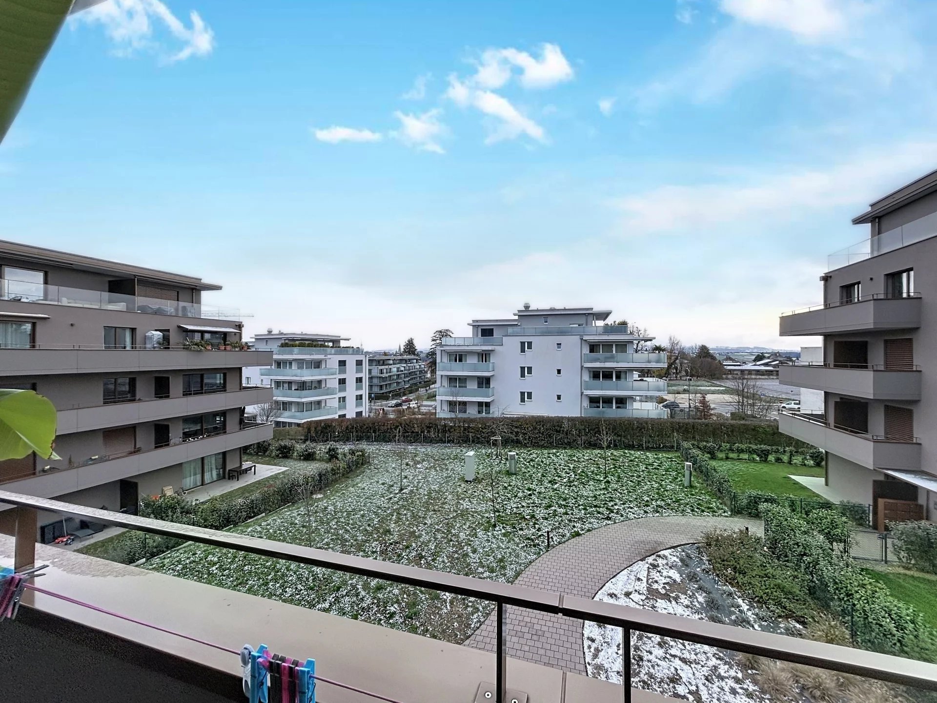 Bel appartement récent avec grand balcon