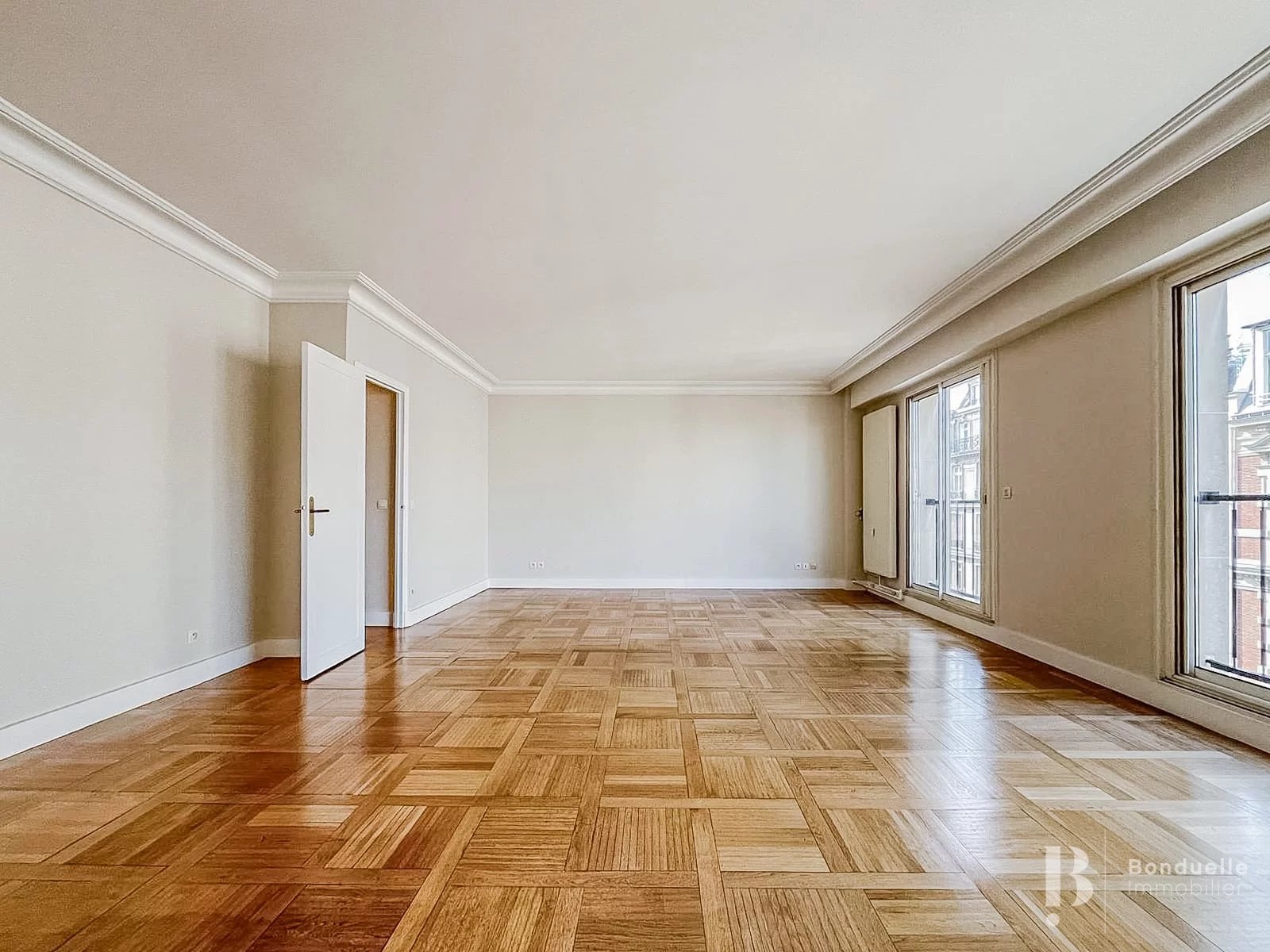 PARIS XVII - RUE DE PRONY - SUPERBE 3/4 PIÈCES DE 108 M2 - DEUX CHAMBRES - AU 5E ETAGE AVEC ASCENSEUR - CAVE ET PARKING