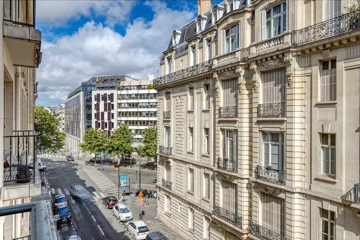 Sale Apartment Paris 8th