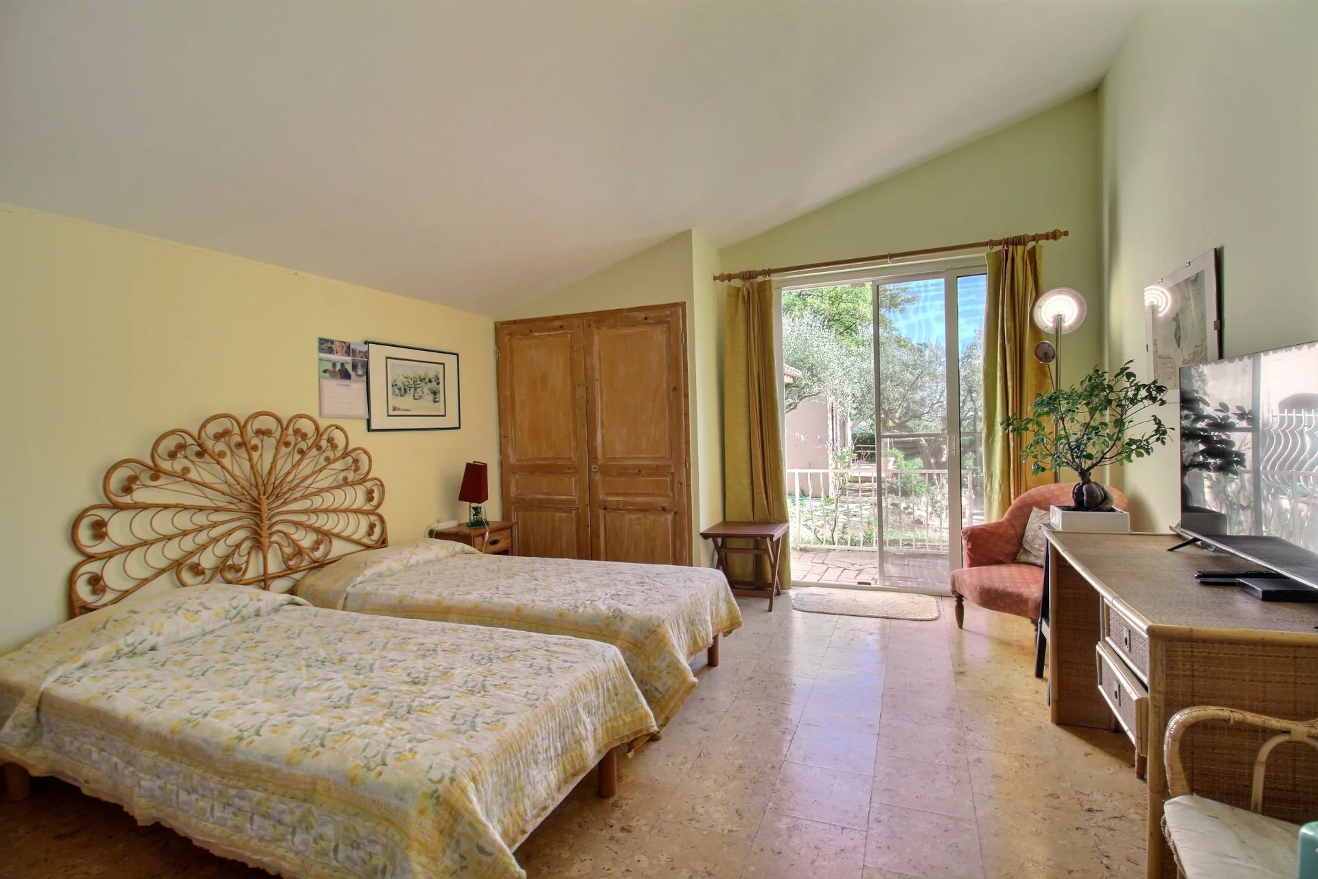 Single-storey villa with studio - Fayence