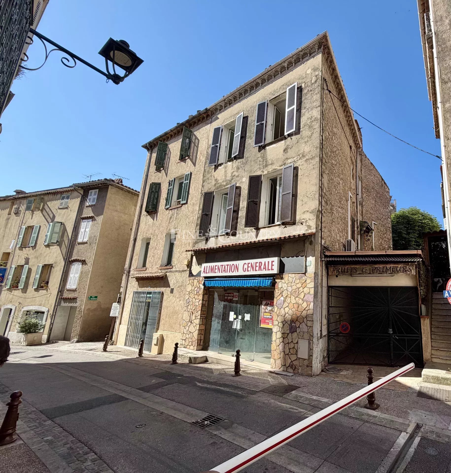 Photo of Building for sale in Le Cannet, to renovate