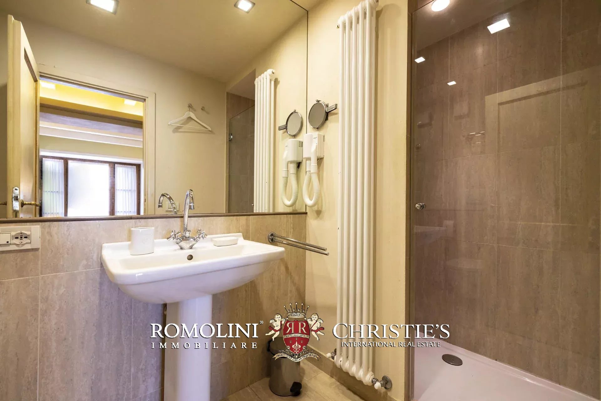 6 Bedroom Villa/Townhouse's Image 72