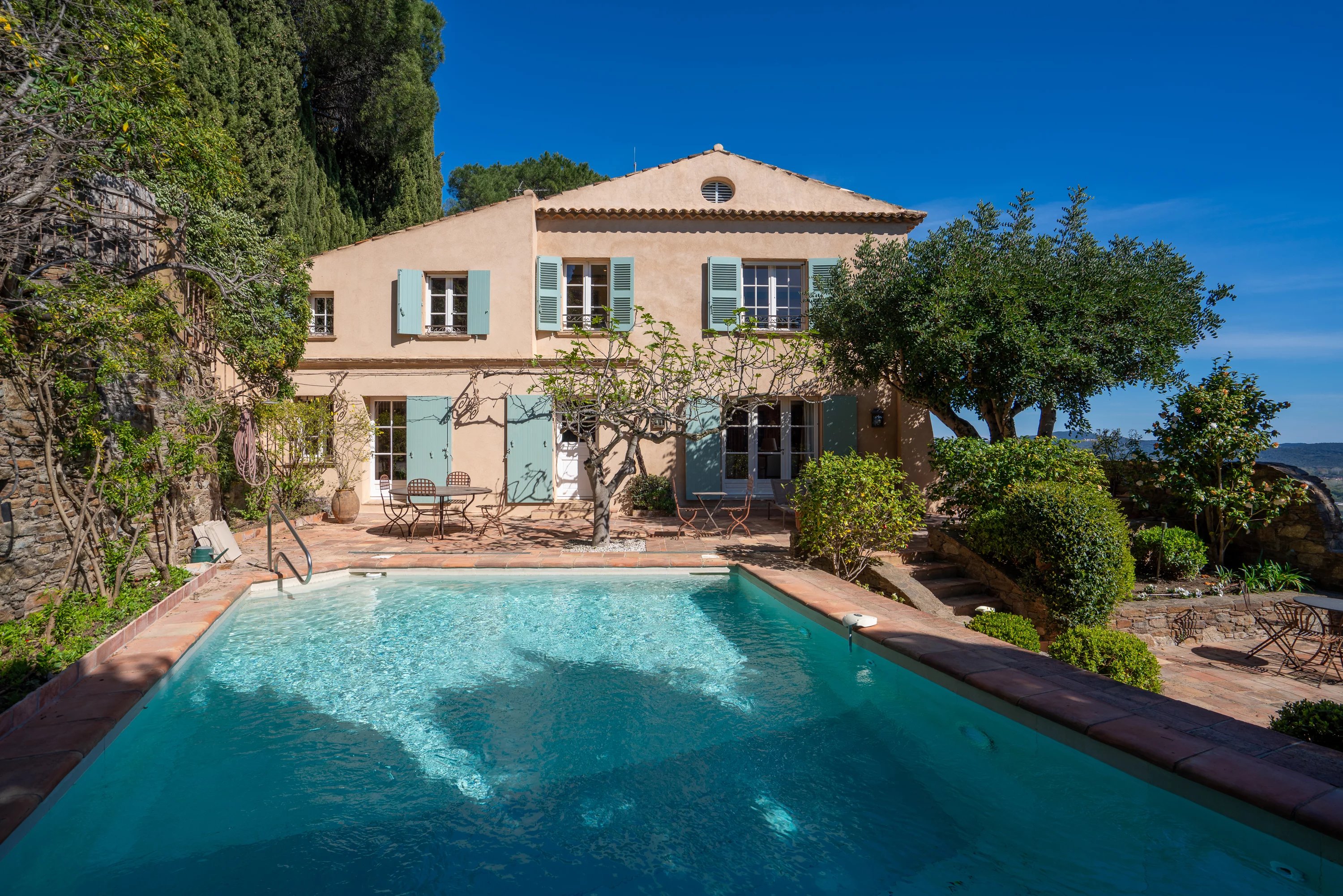 RARE : Maison de village avec Piscine