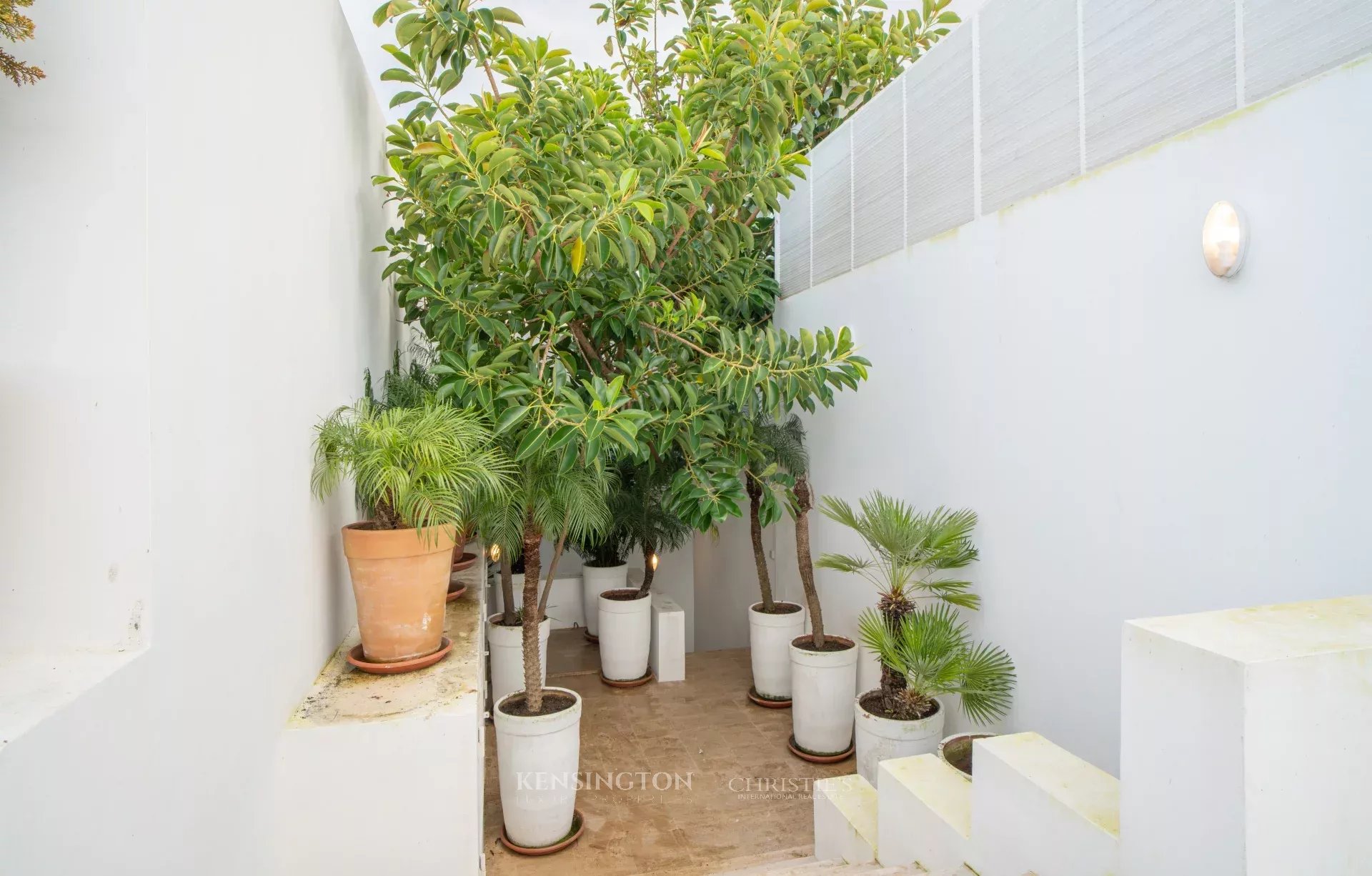 6 Bedroom Villa/Townhouse's Image 39