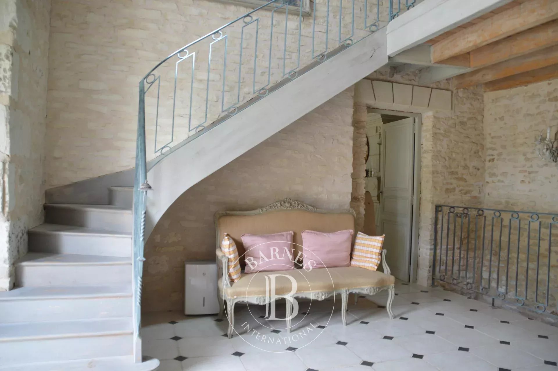 Loudun  - Maison de village 10 Pi&egrave;ces 5 Chambres - picture 9