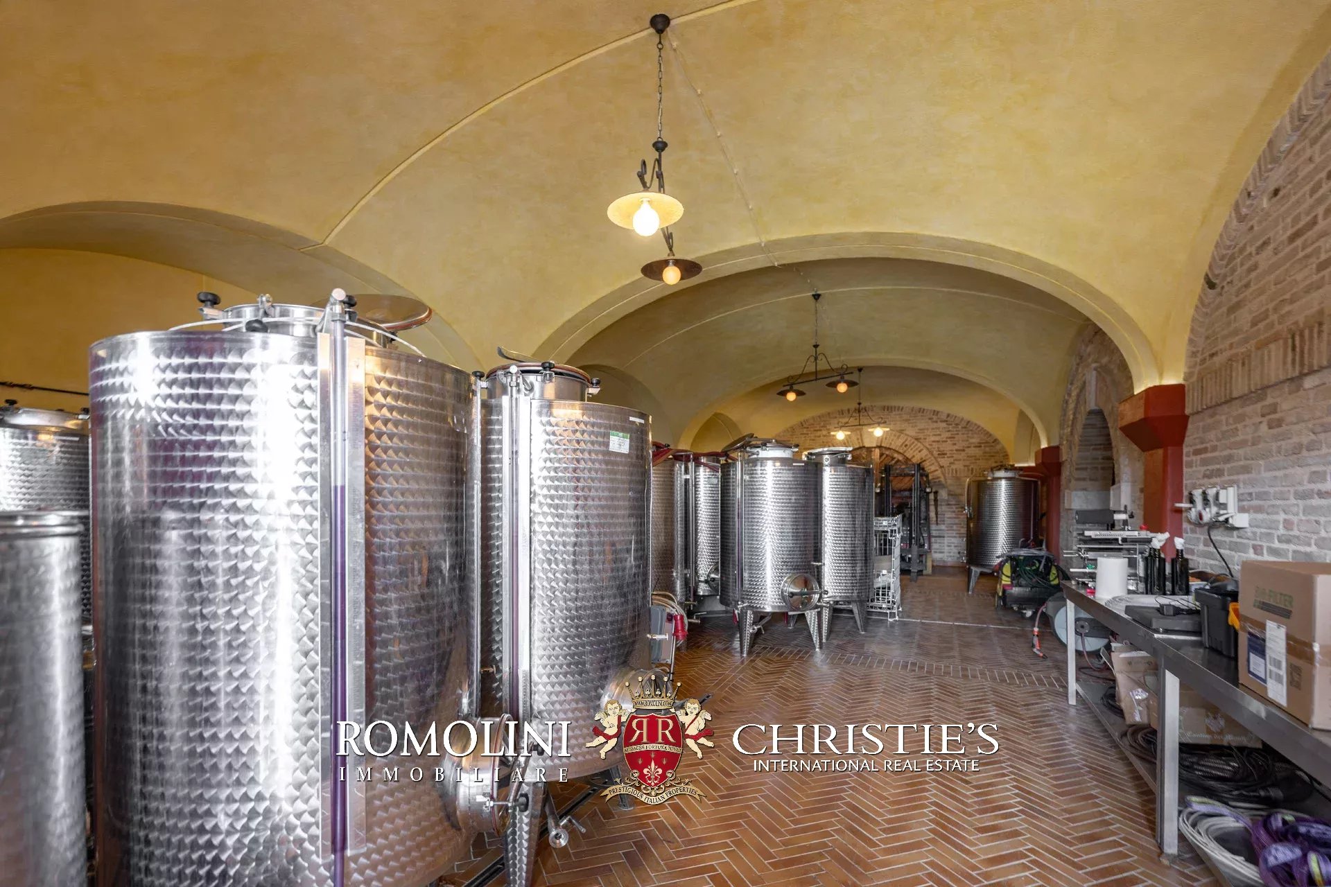 13 Bedroom Vineyard's Image 21