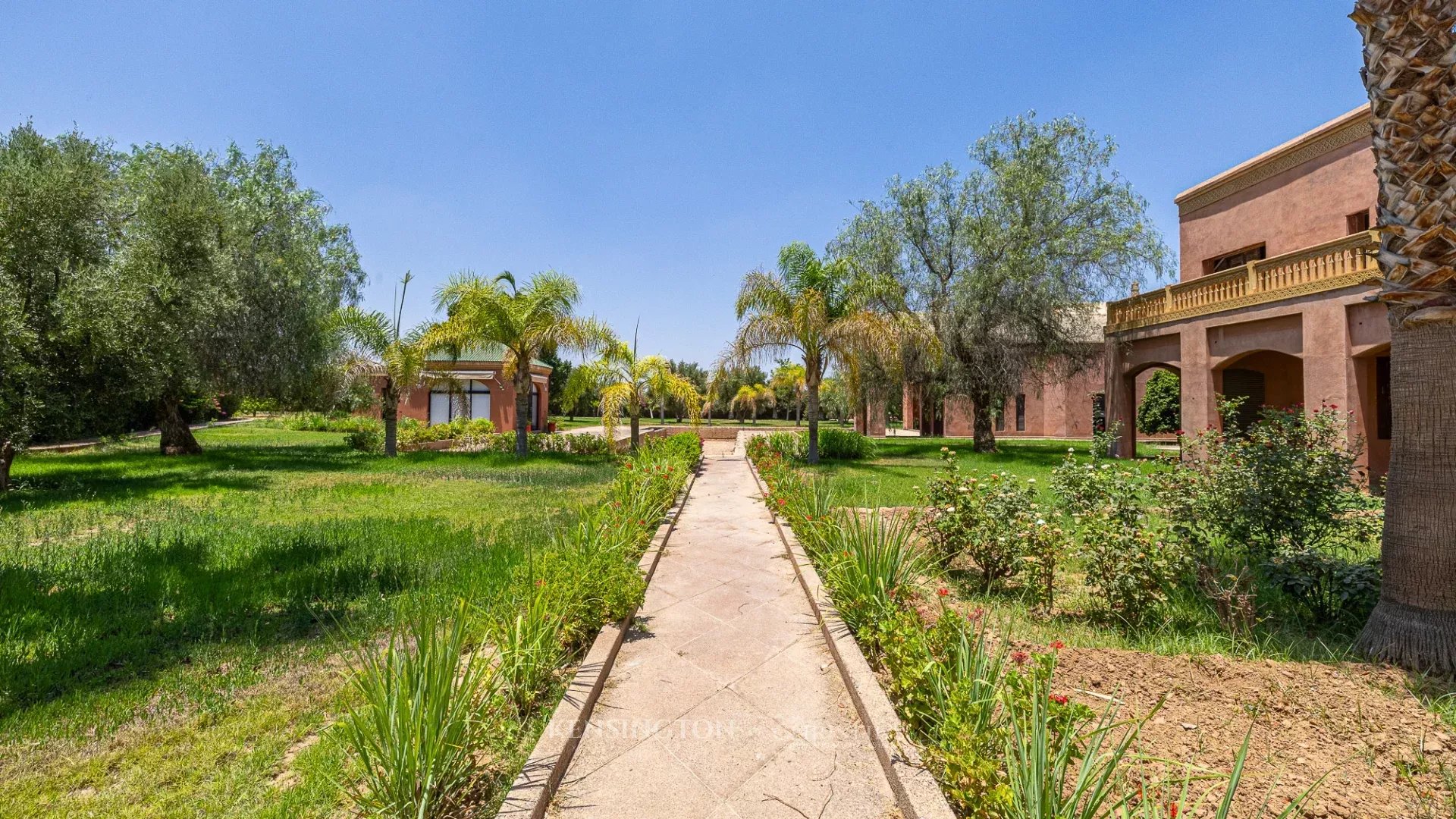11 Bedroom Villa/Townhouse's Image 6