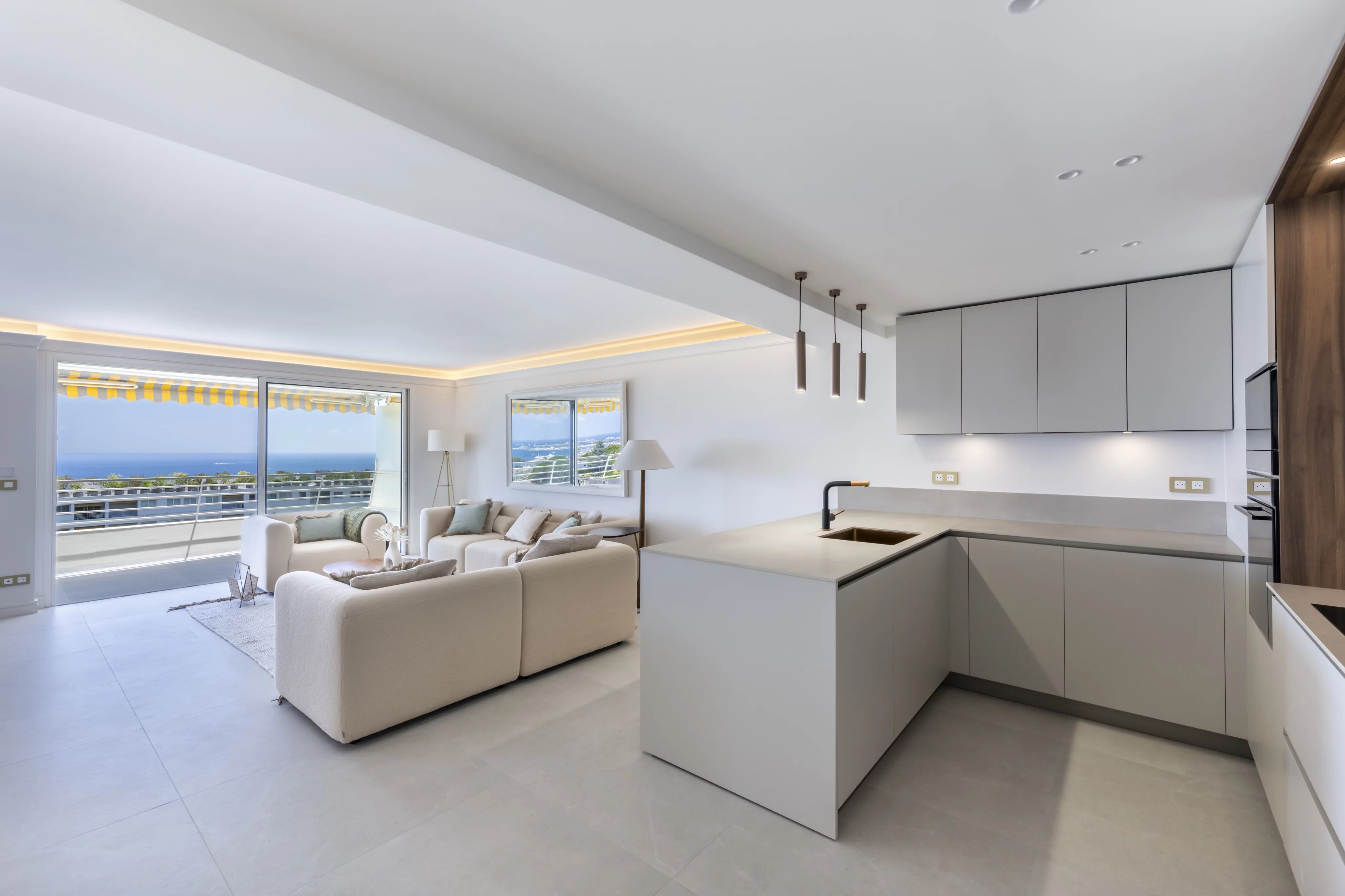  Image of Apartment - 2 Bedrooms for Sale in Alpes-Maritimes-Cannes-France, Image 9