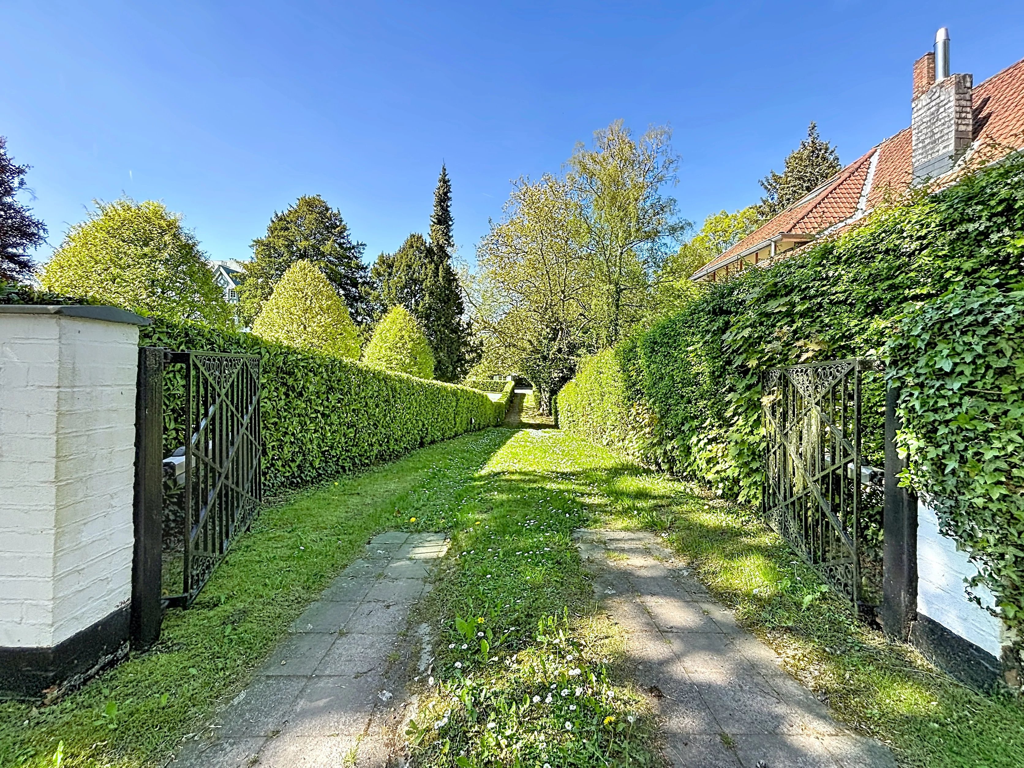 Ukkel - Prins van Oranje - Gelijkvloerse villa op een groot perceel