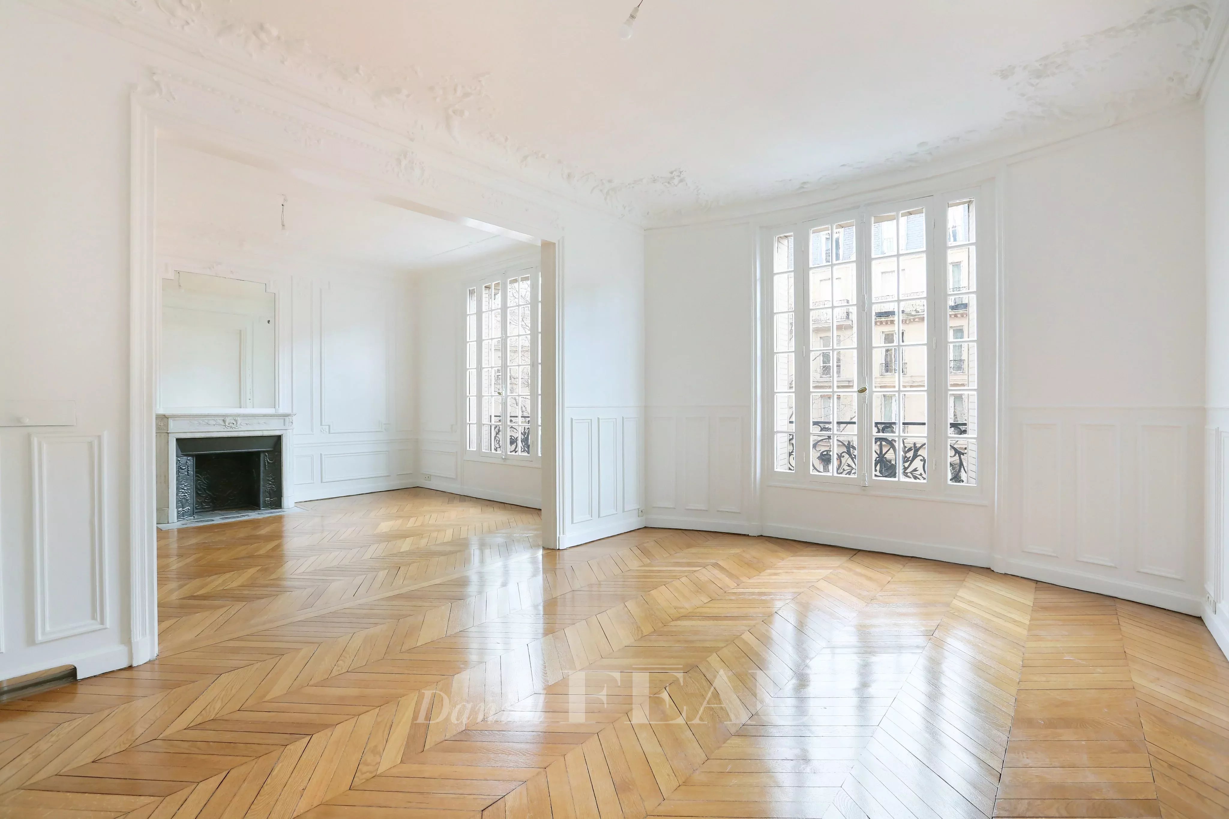 Paris 7th District – A renovated 2-bed apartment in a prime location