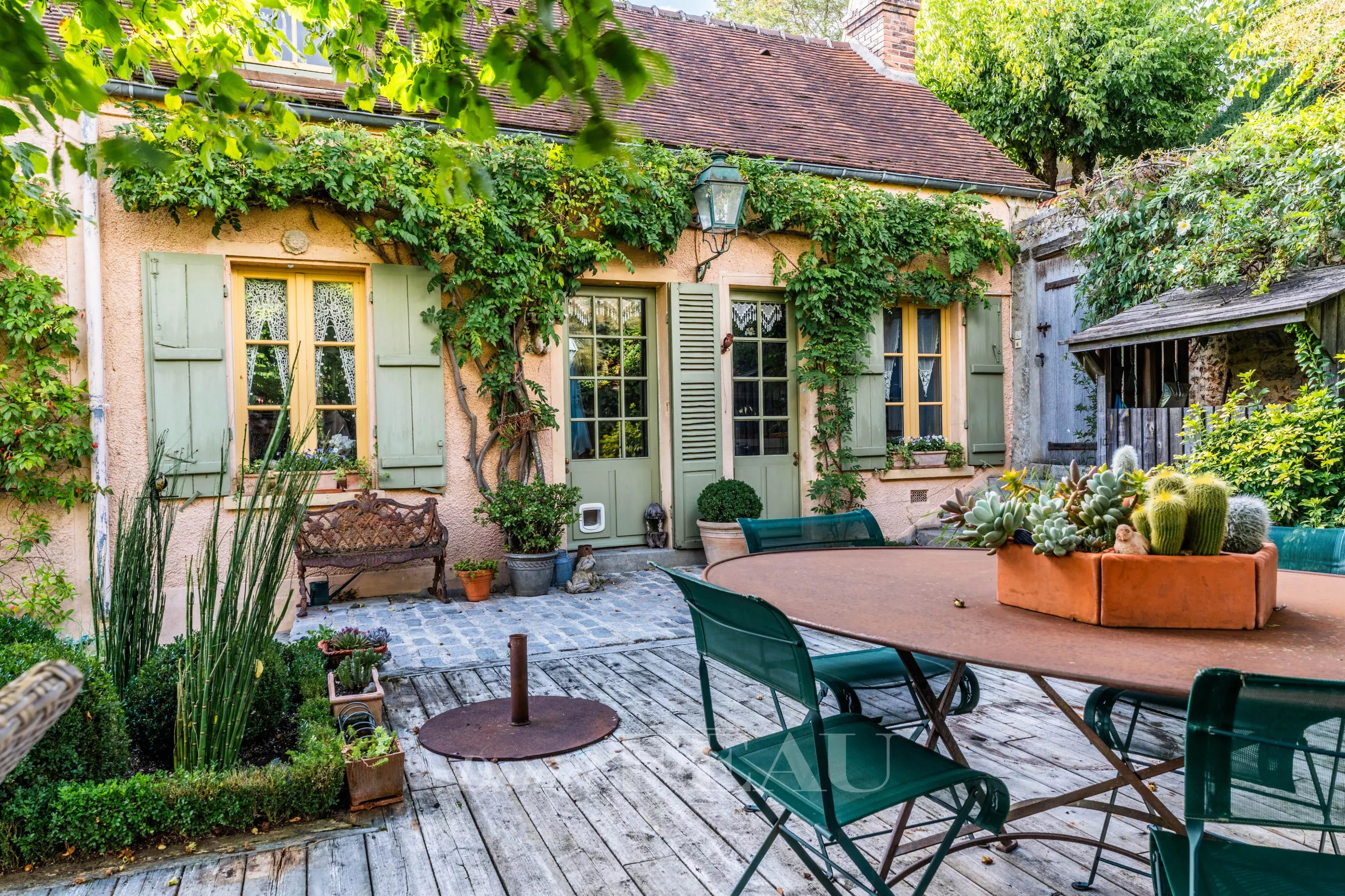 Montfort l’Amaury – A charming family home