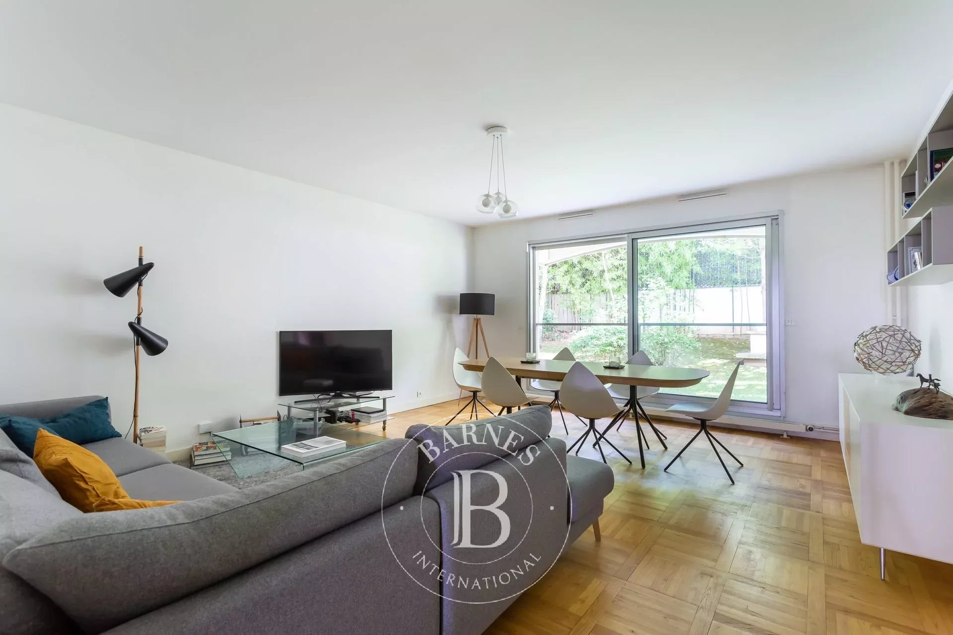 NEUILLY CHEZY/PERRONET - 4-BEDROOM FAMILY APARTMENT