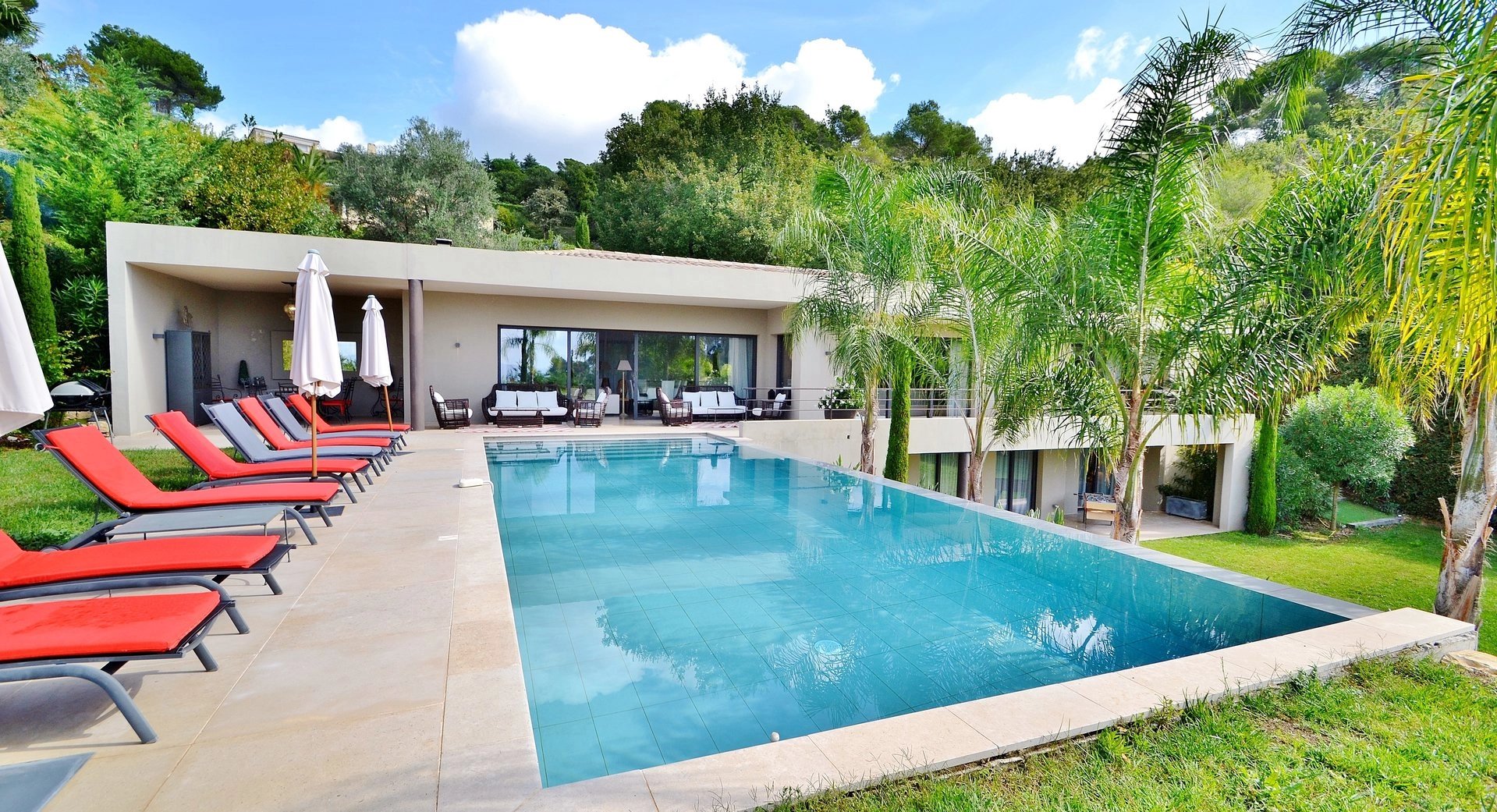 Courtyard Swimming pool