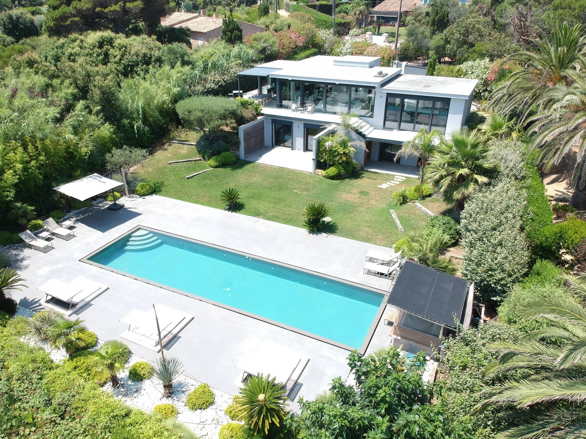 Ramatuelle, villa contemporaine avec jolie vue mer à 200 mètres de la célèbre plage de Pampelonne et ses fameux restaurants