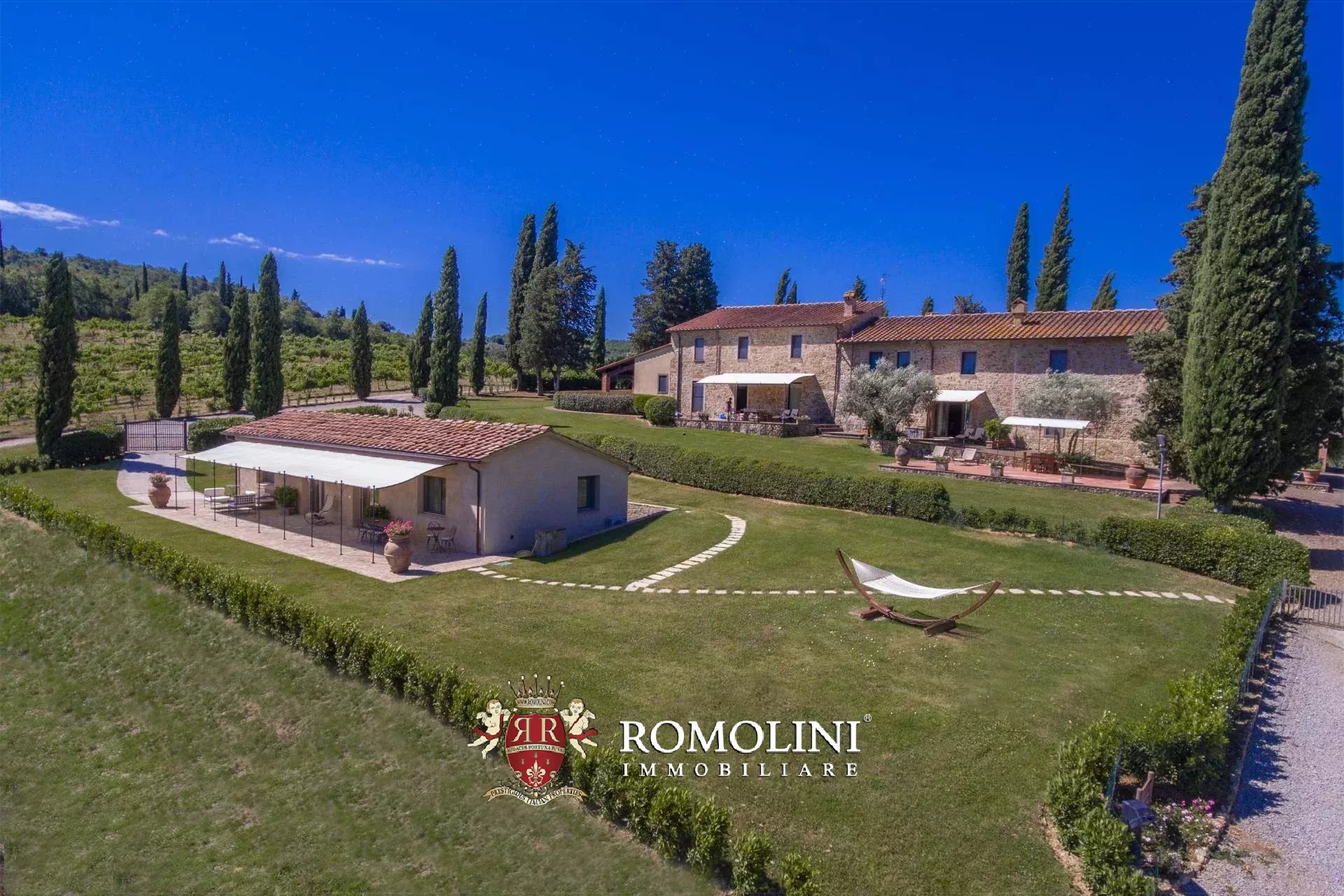 25 Bedroom Vineyard's Image 21