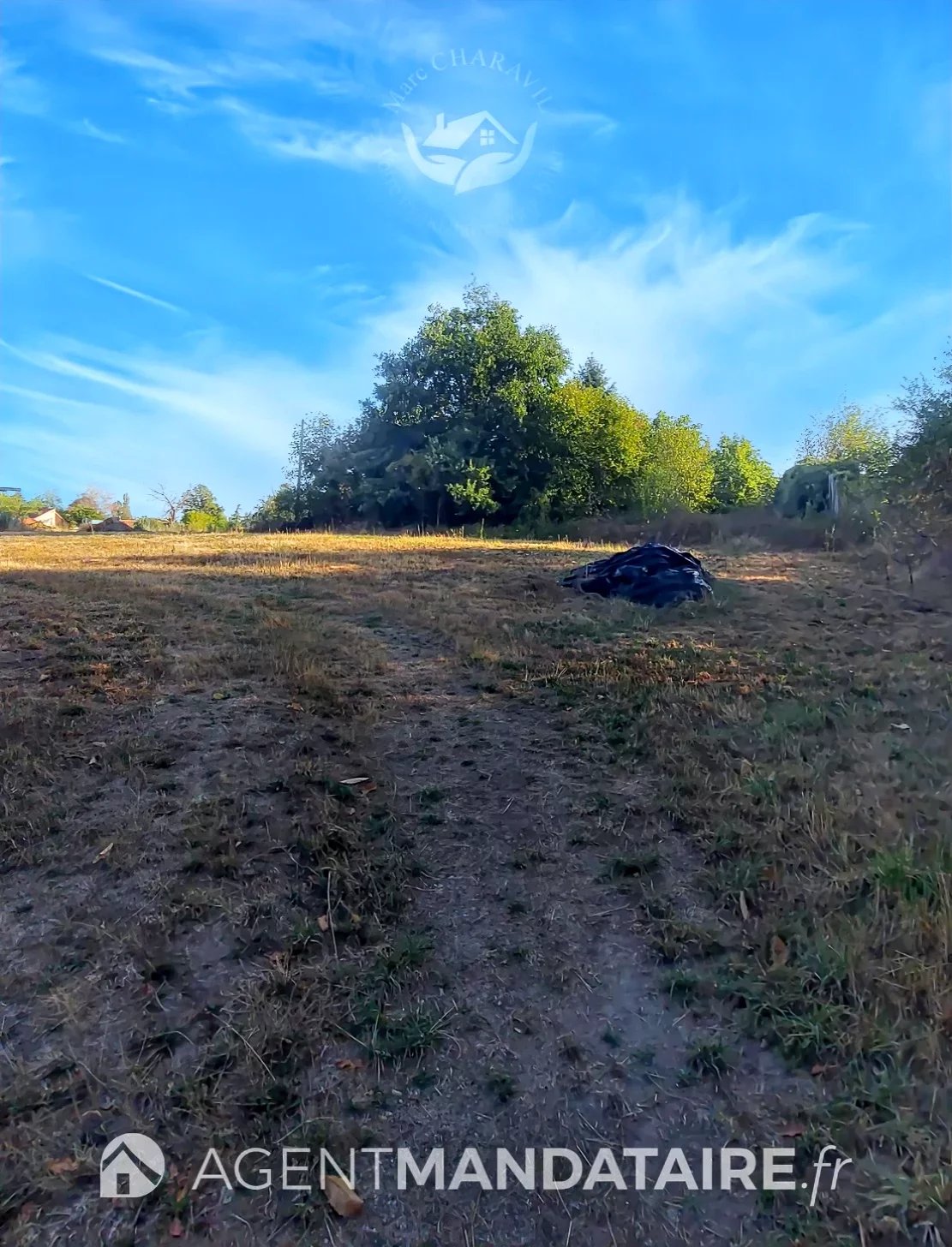Terrain constructible 1 292 m² + grange 140 m² – Orléat — photo 4