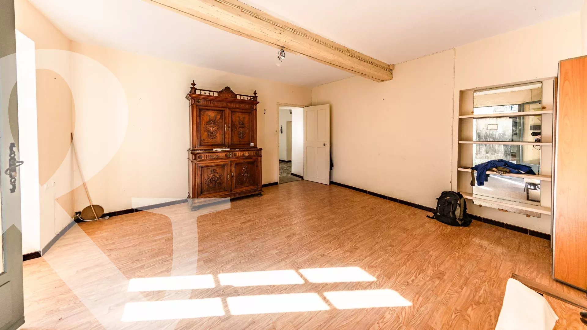 MAISON DE VILLAGE A RENOVER