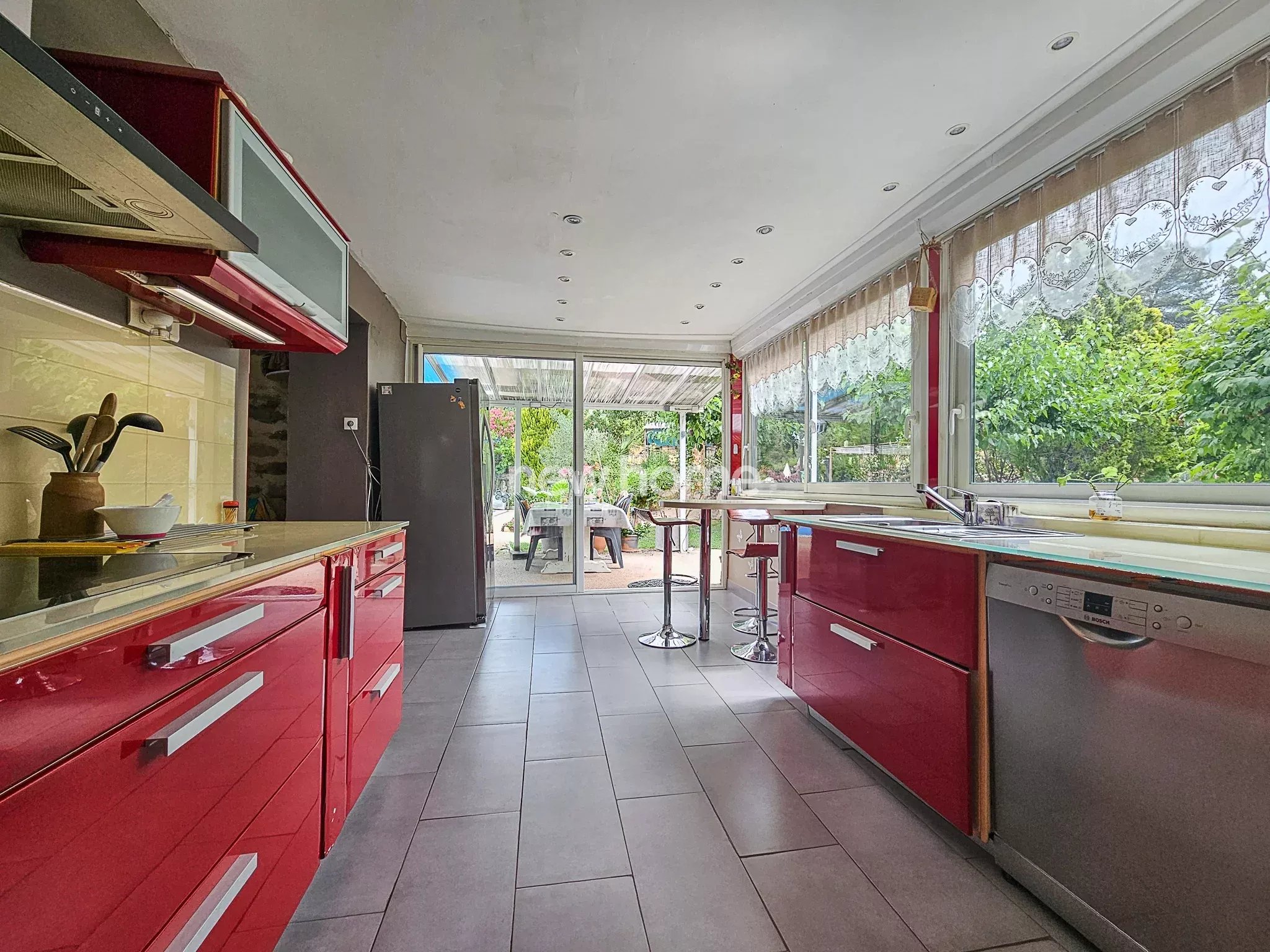 Charme authentique entre Lorgues et Draguignan : bastidon rénové avec jardin arboré et piscine