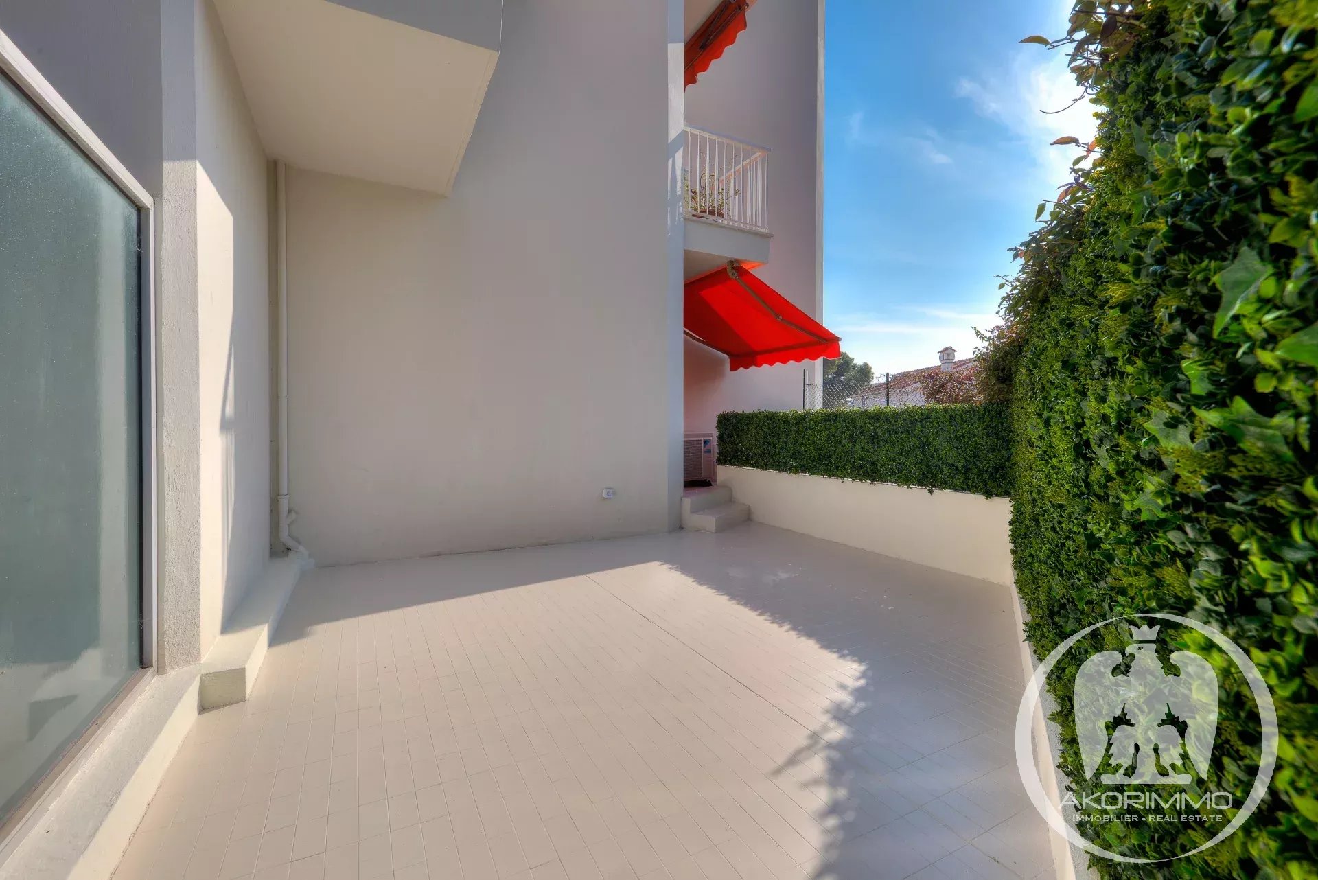 Nice Chambrun - magnificent renovated 3 room- apartment with large sunny terrace
