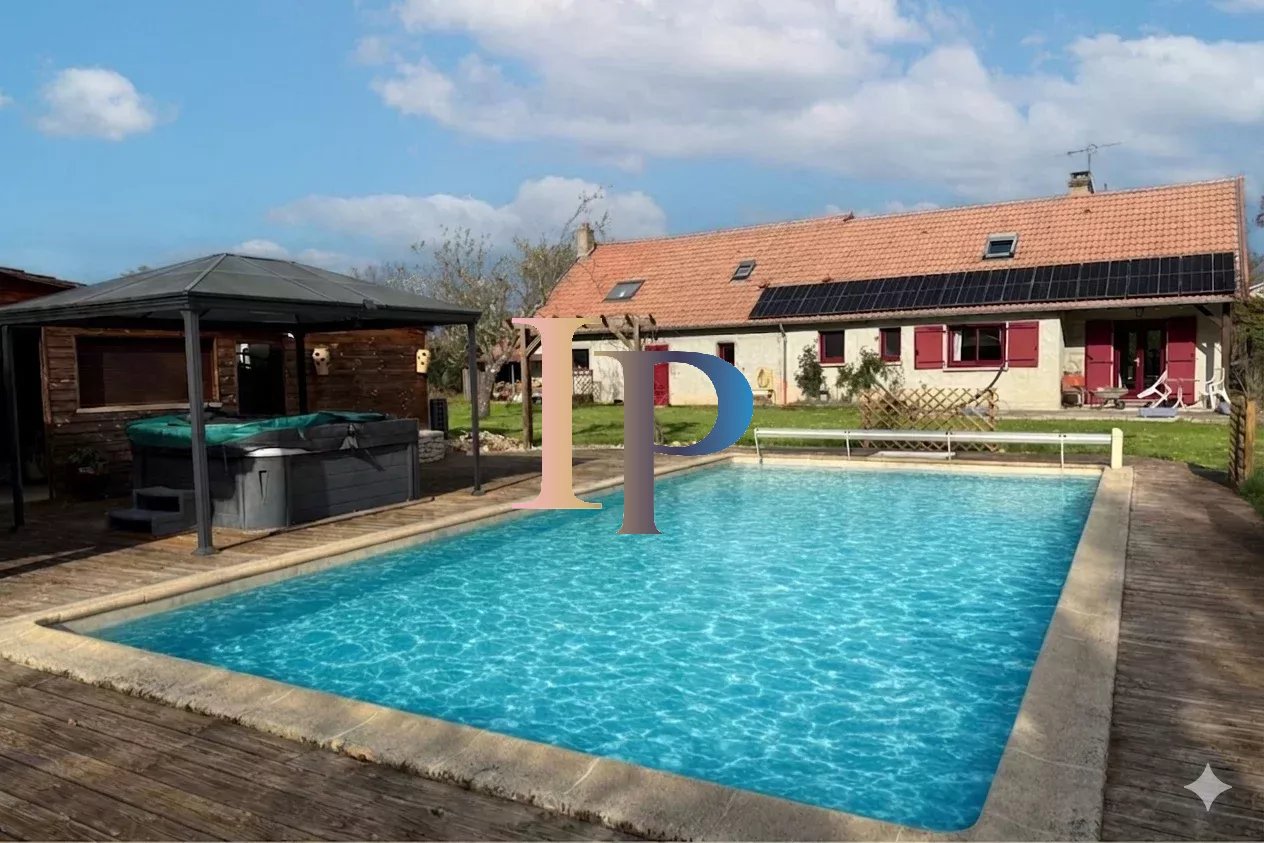 MAISON AVEC PISCINE ET POOL HOUSE