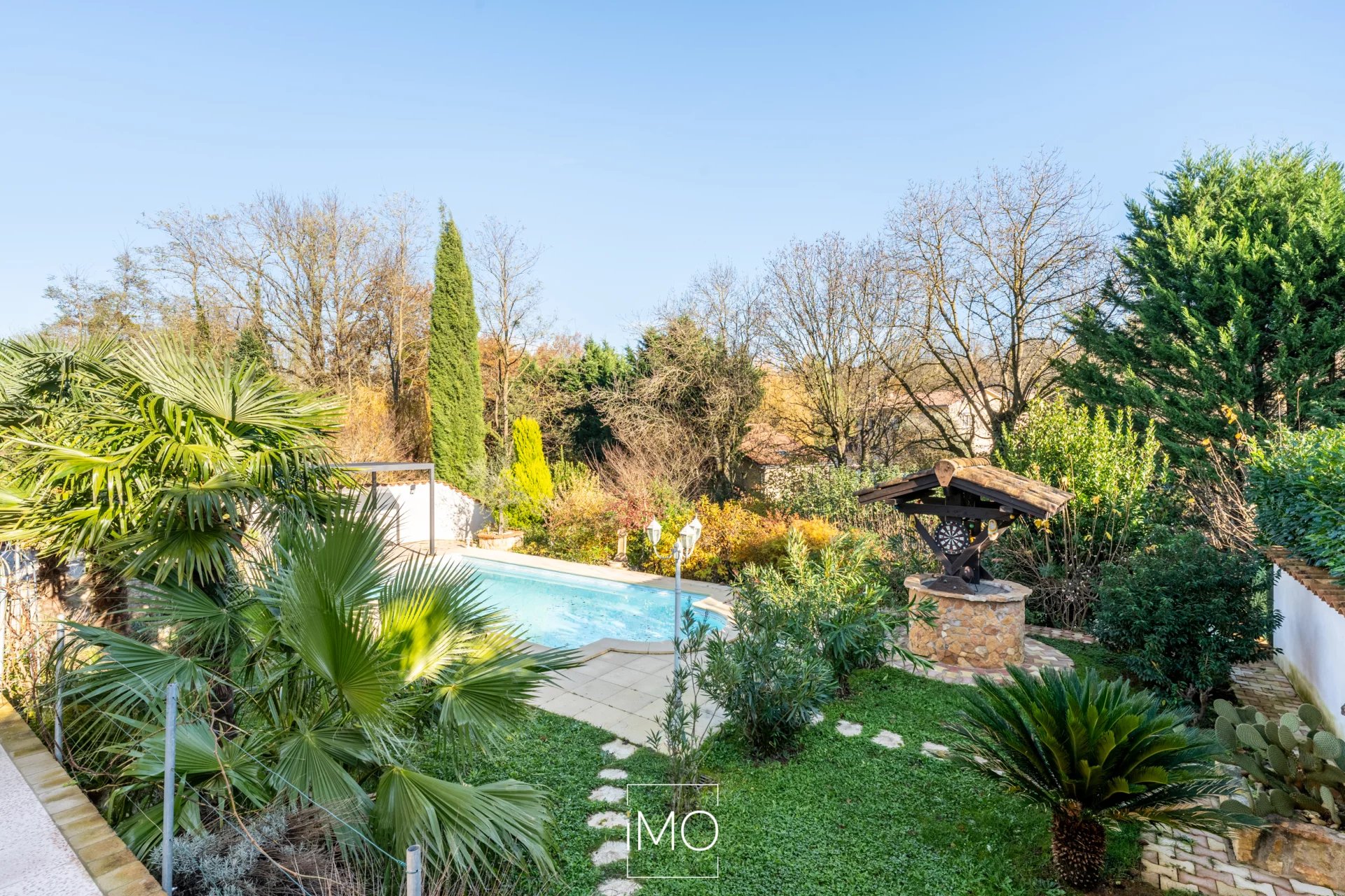 Maison de 122 m² avec sous-sol de 148 m²  avec piscine