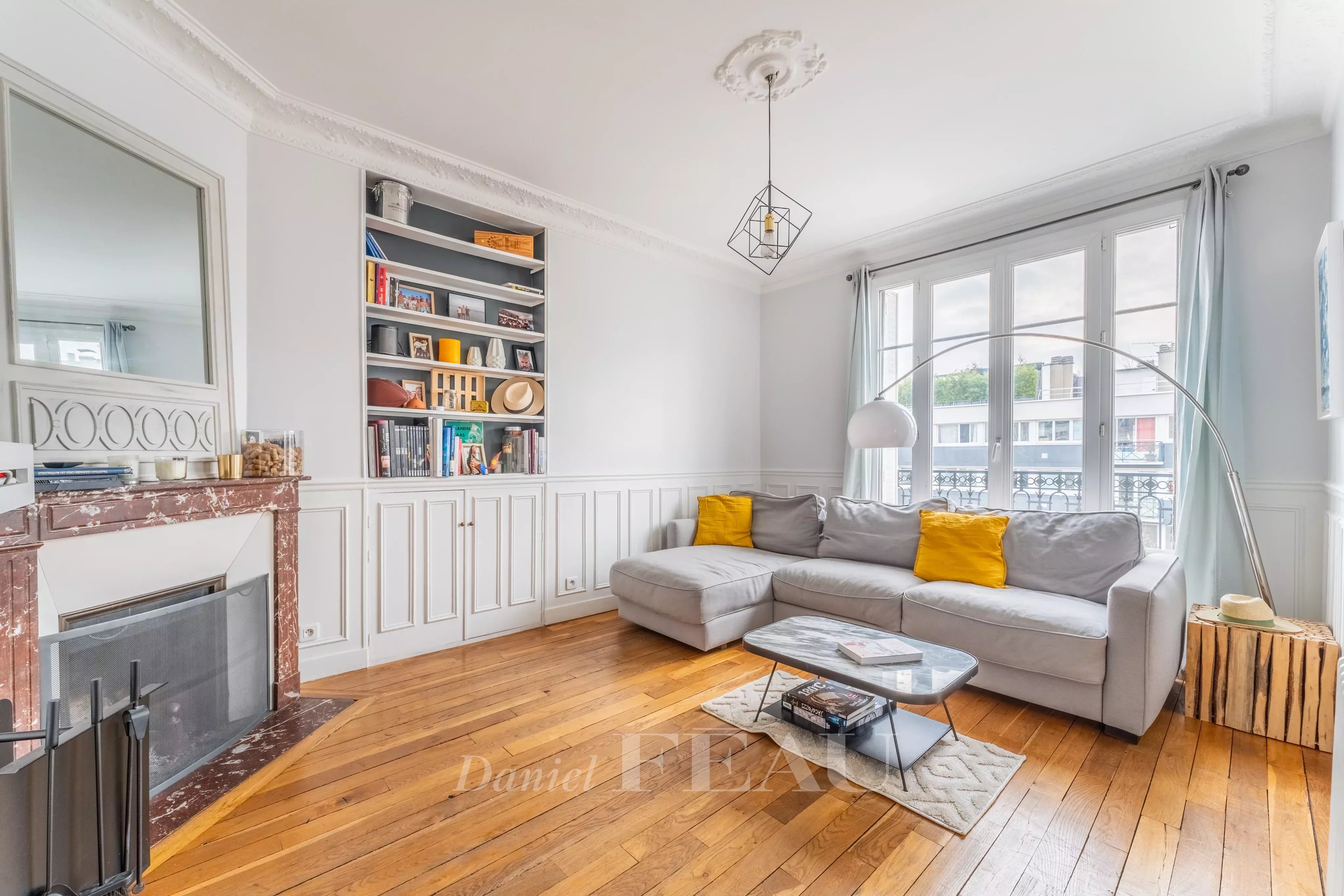 Boulogne Centre – A bright pied a terre