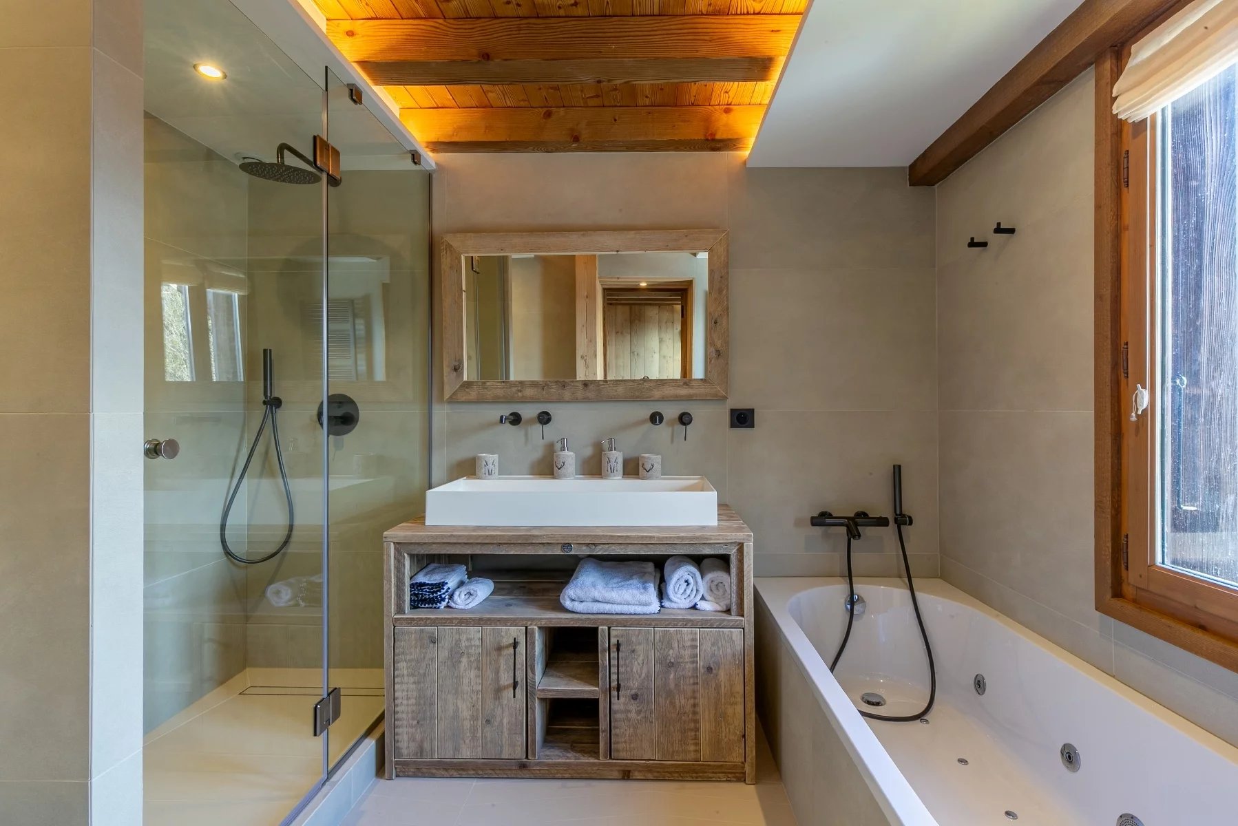 Photo of MEGEVE – Fully-renovated 5-bedroom duplex apartment in Mont d’Arbois